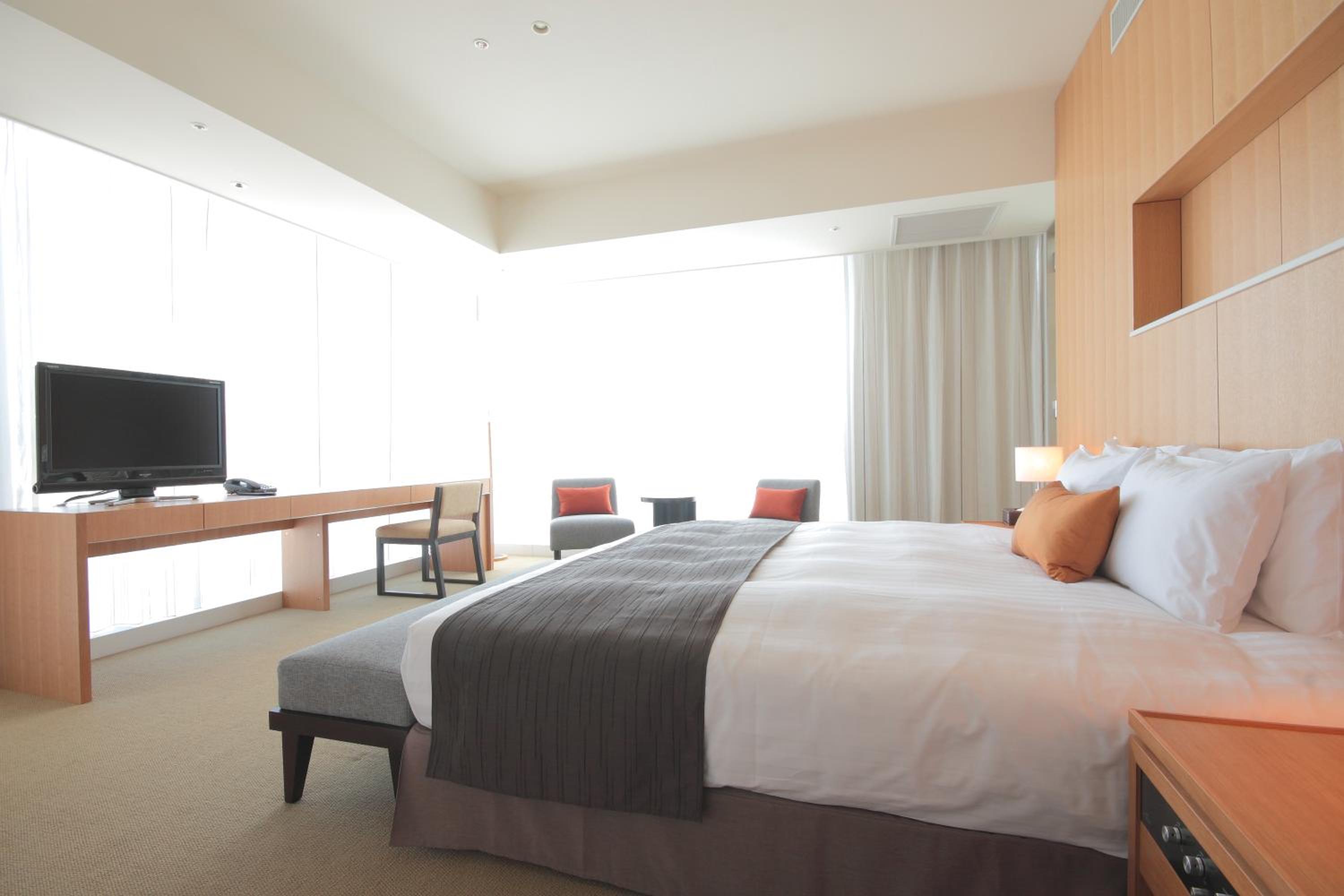 Luxe Corner King Room photo 3