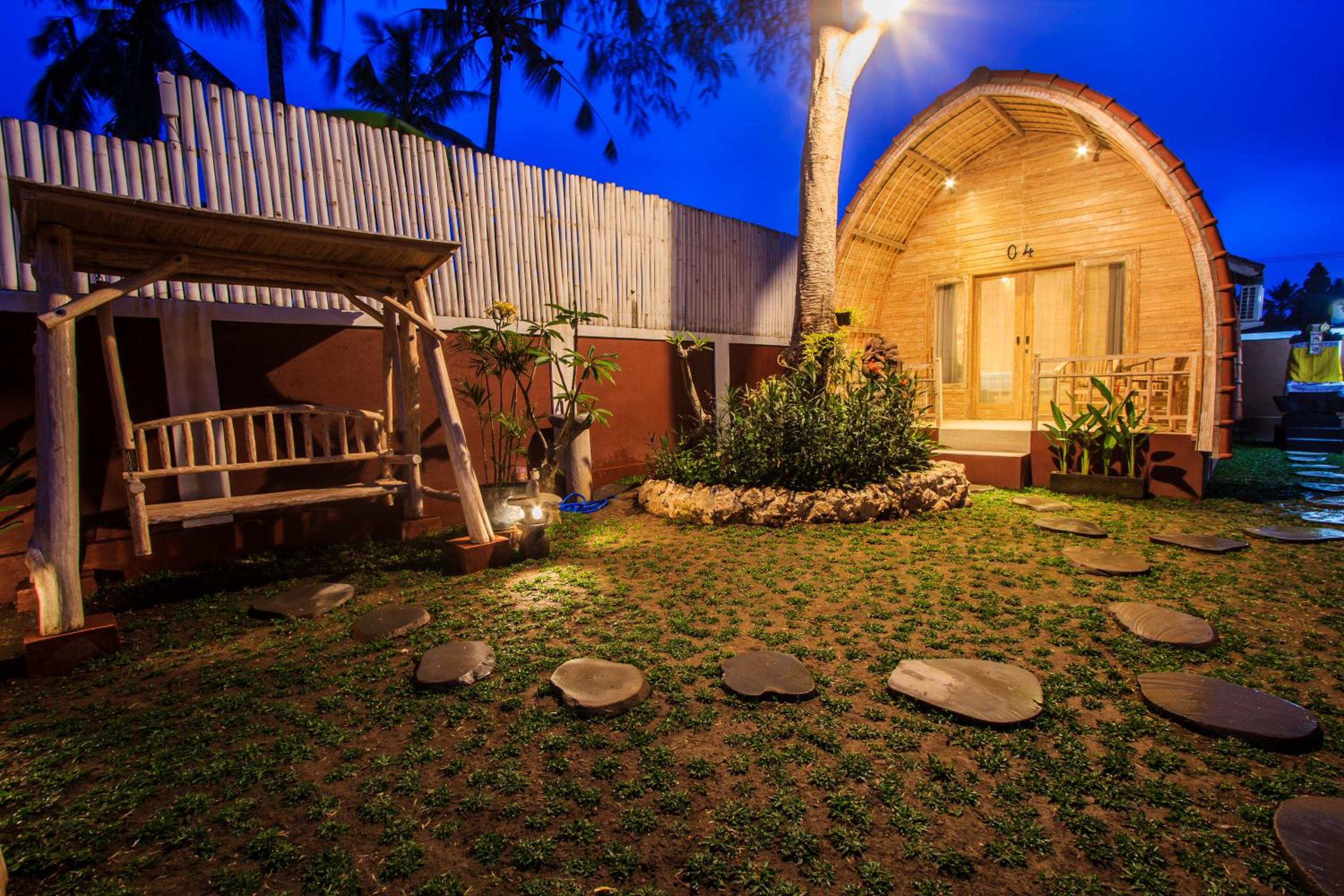 Bungalow with Garden View - Photo 11