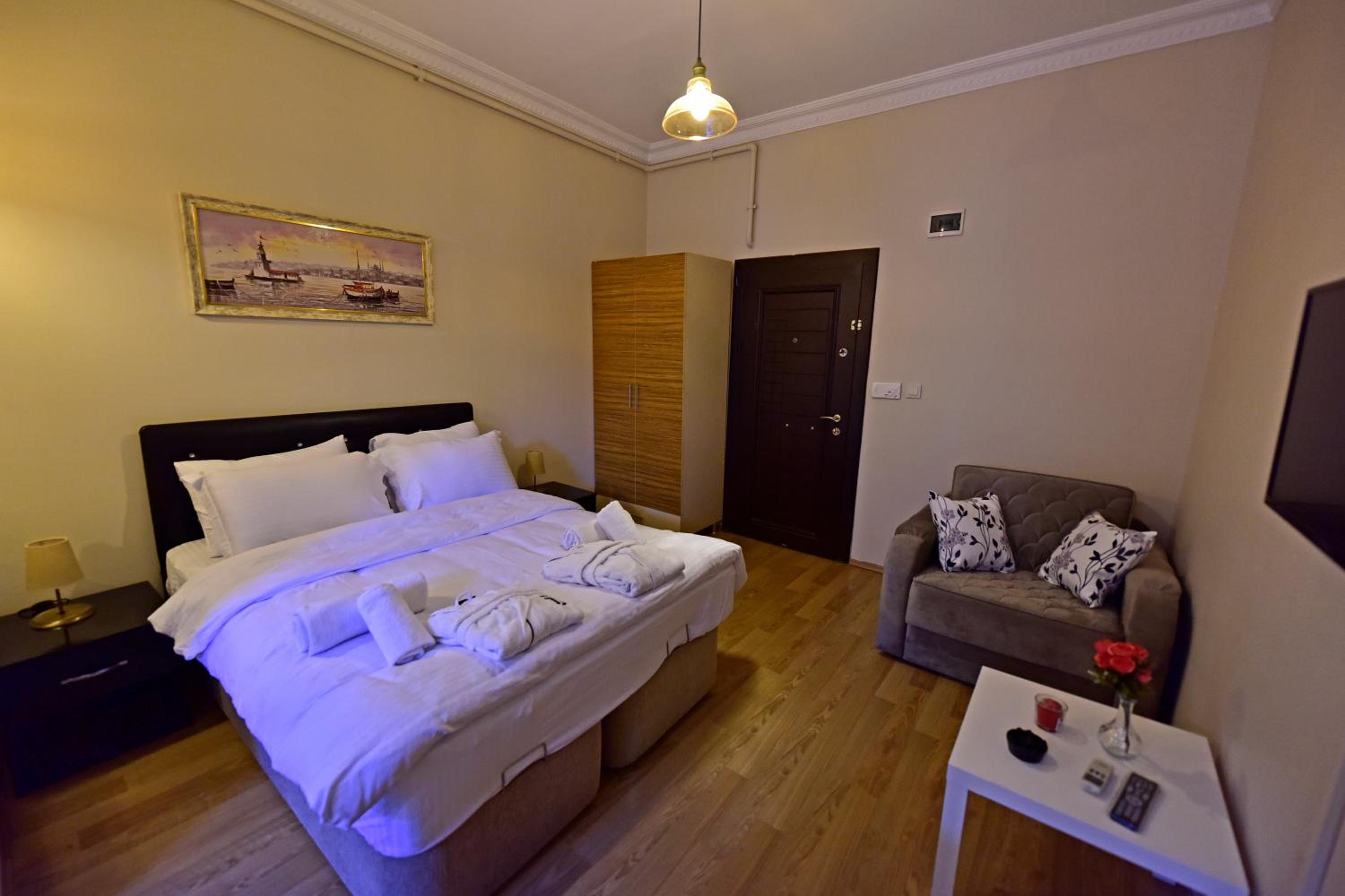 Family Room with Child Amenity photo 3