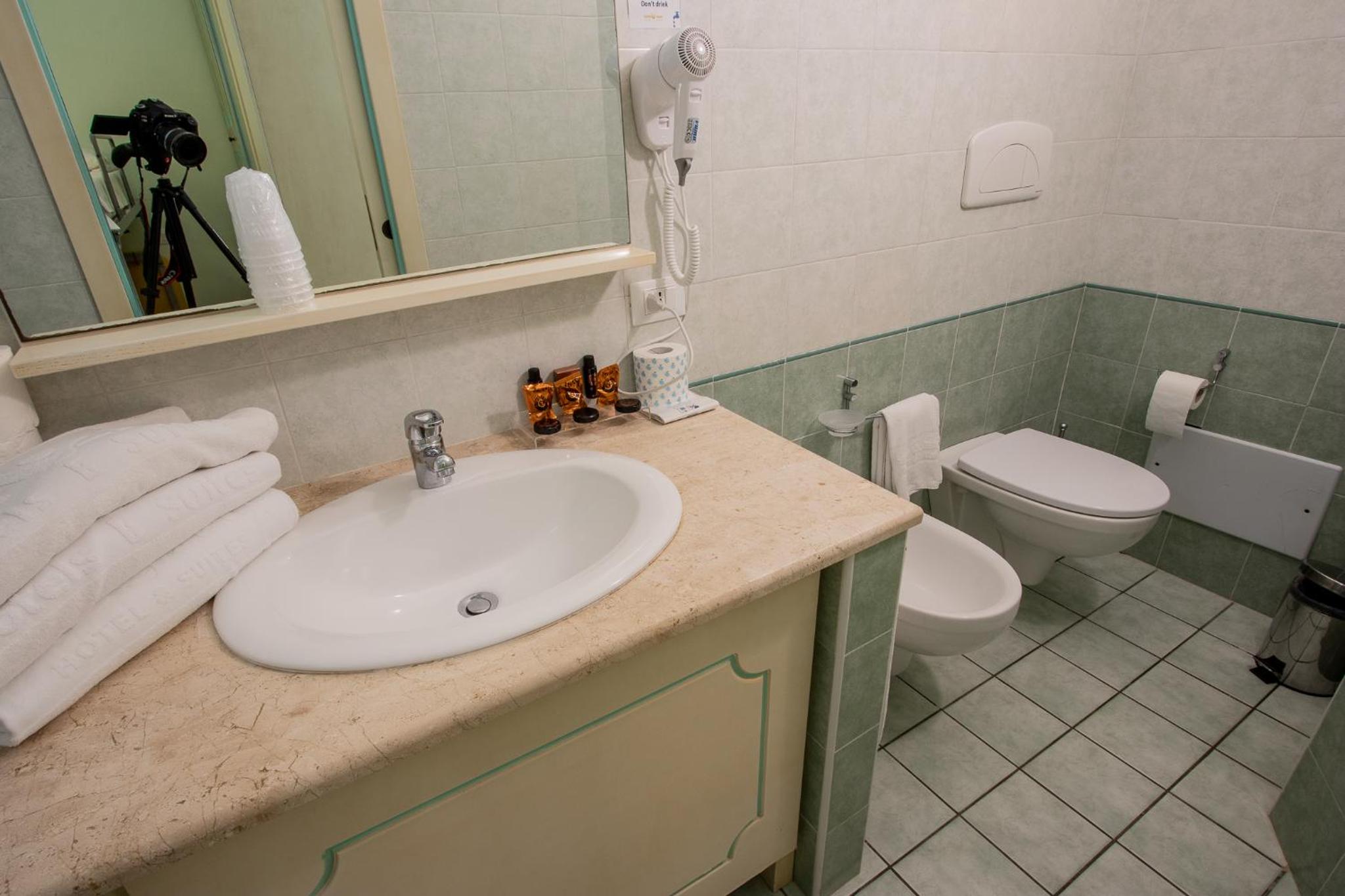 Family Triple Room (2 Adults + 1 Child) photo 3