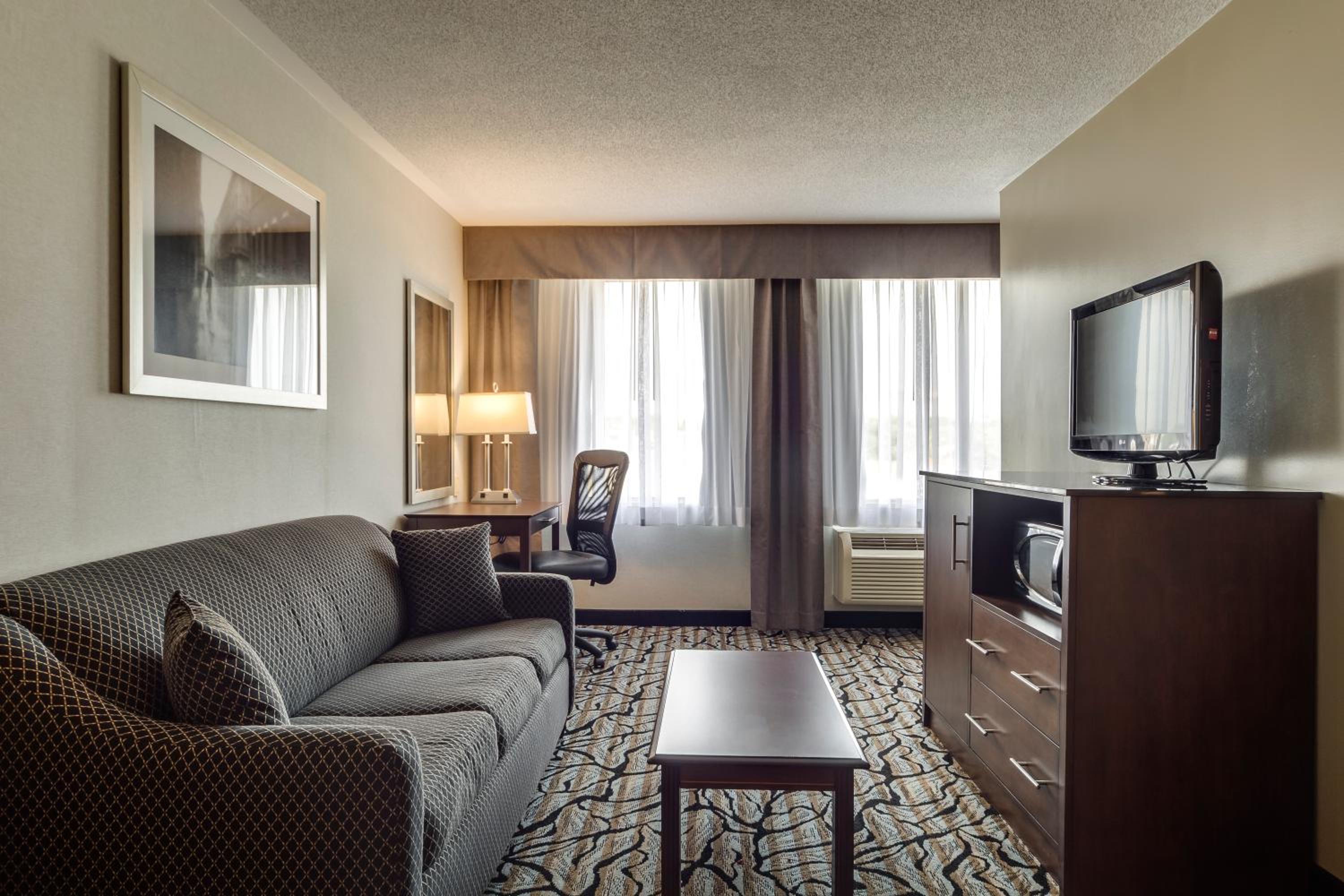 Deluxe King Suite with Jetted Tub and Living Room - Photo 4