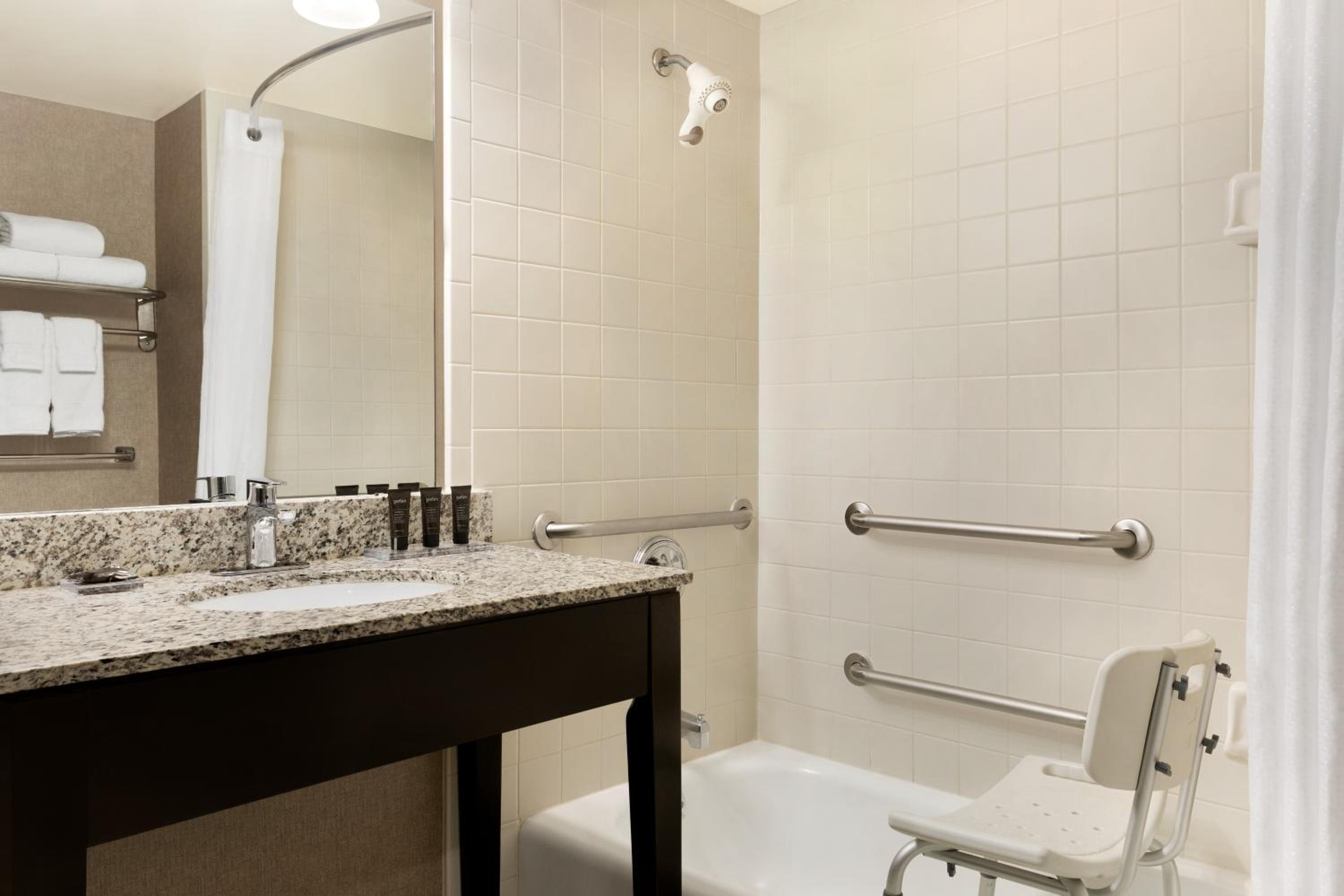 King Room, Disability Access, Non-Smoking photo 3
