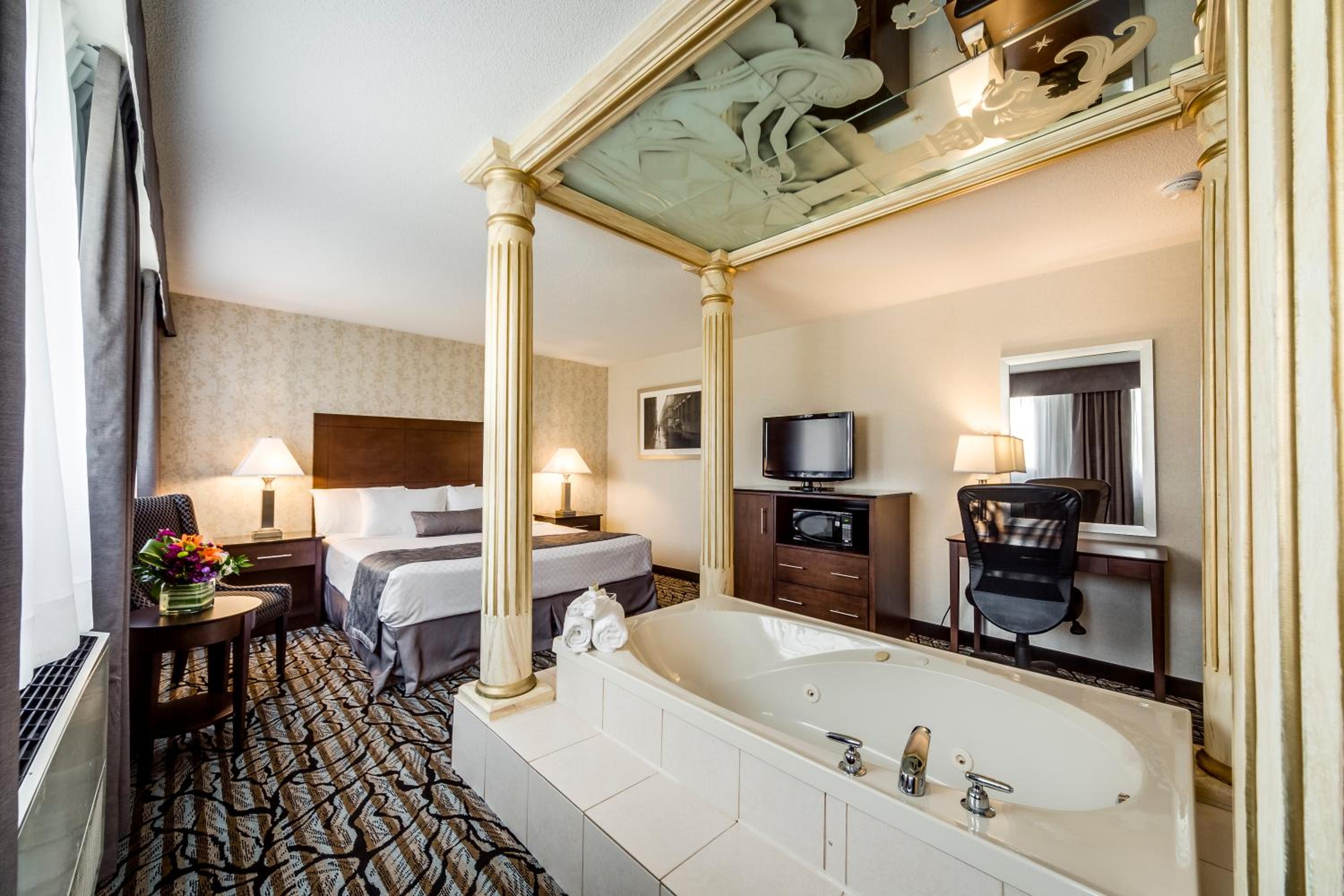 Deluxe King Jacuzzi - Roman Suite - Photo 4