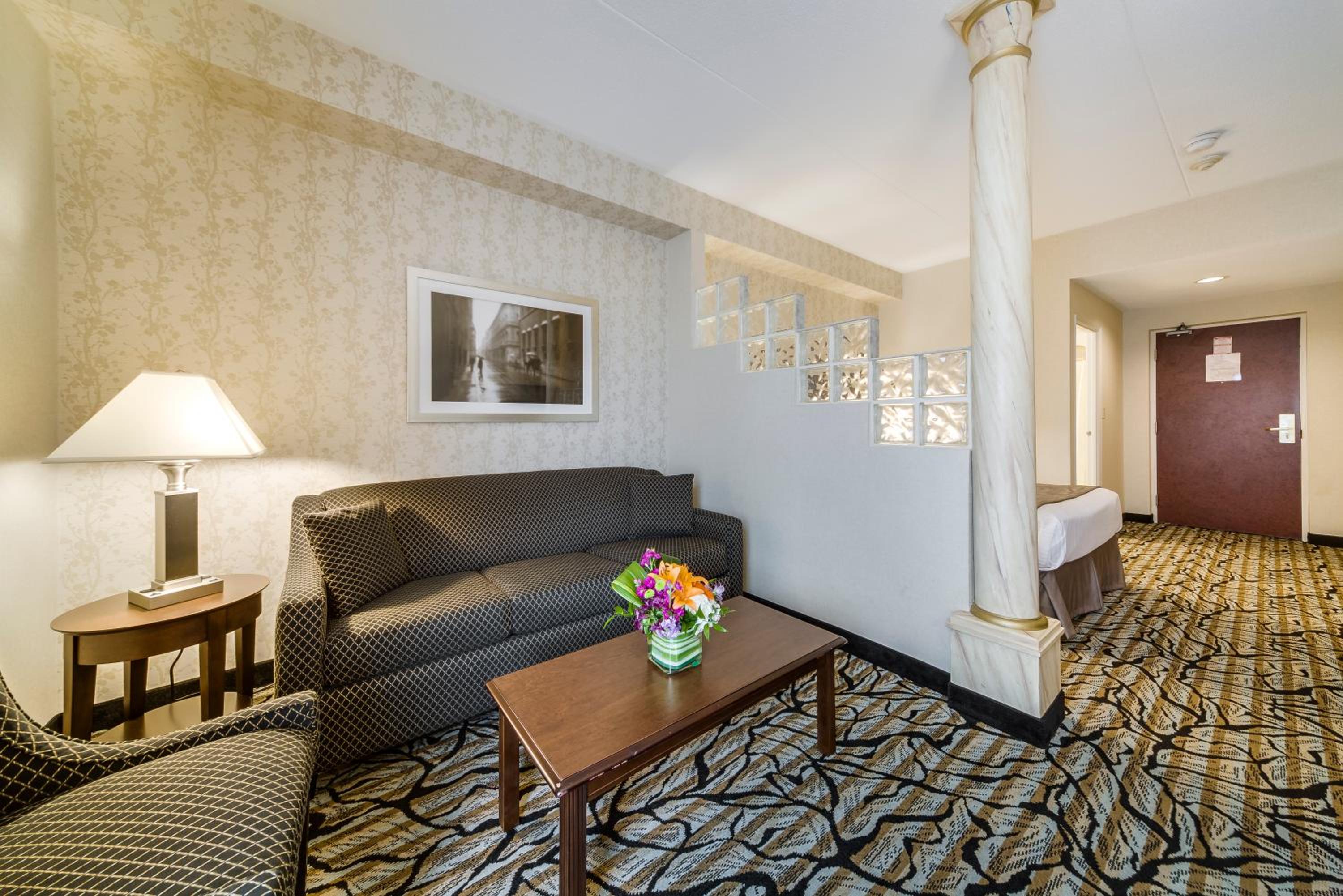Queen Suite with Sofa Bed - Photo 1