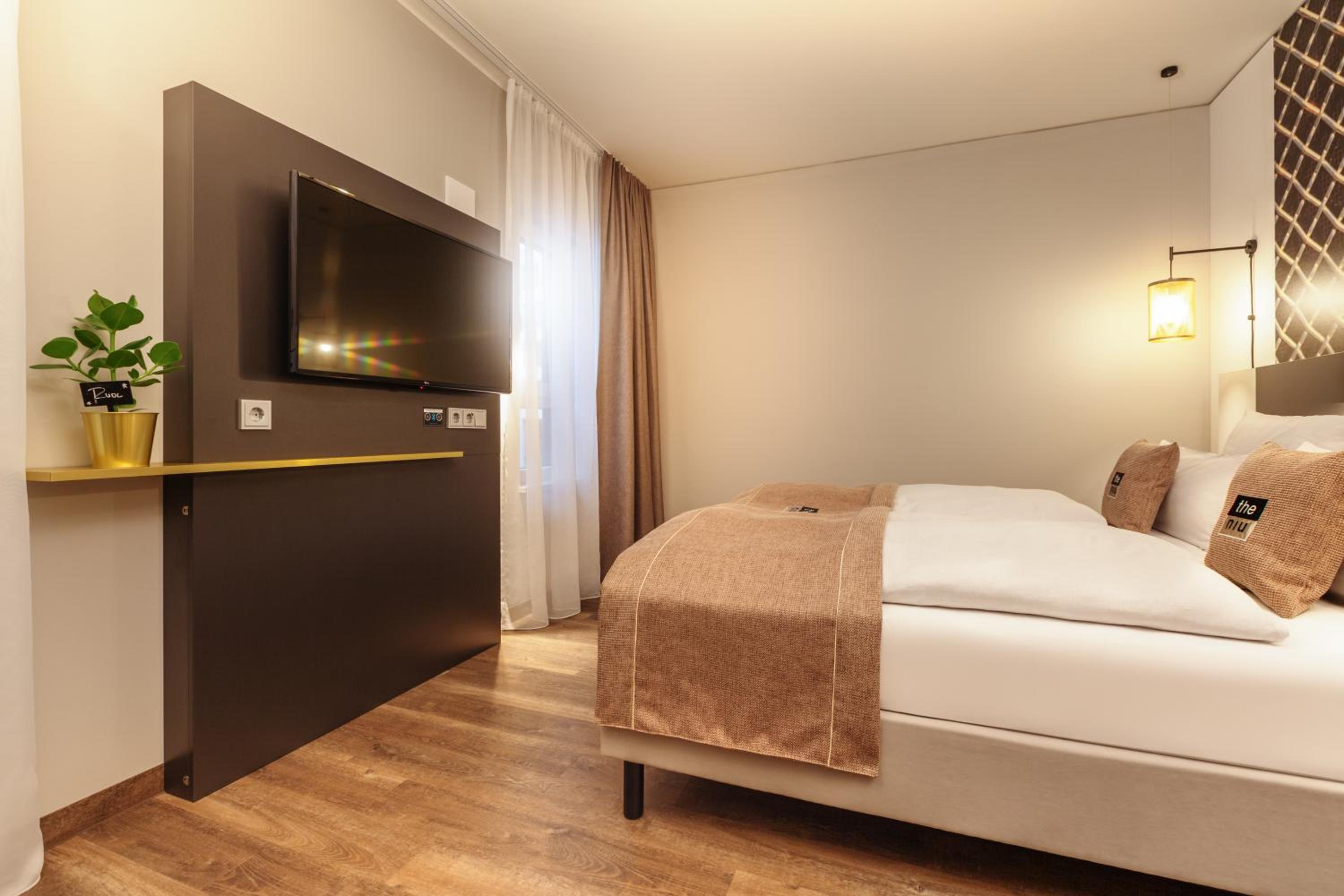 Standard Queen Room - Accessible