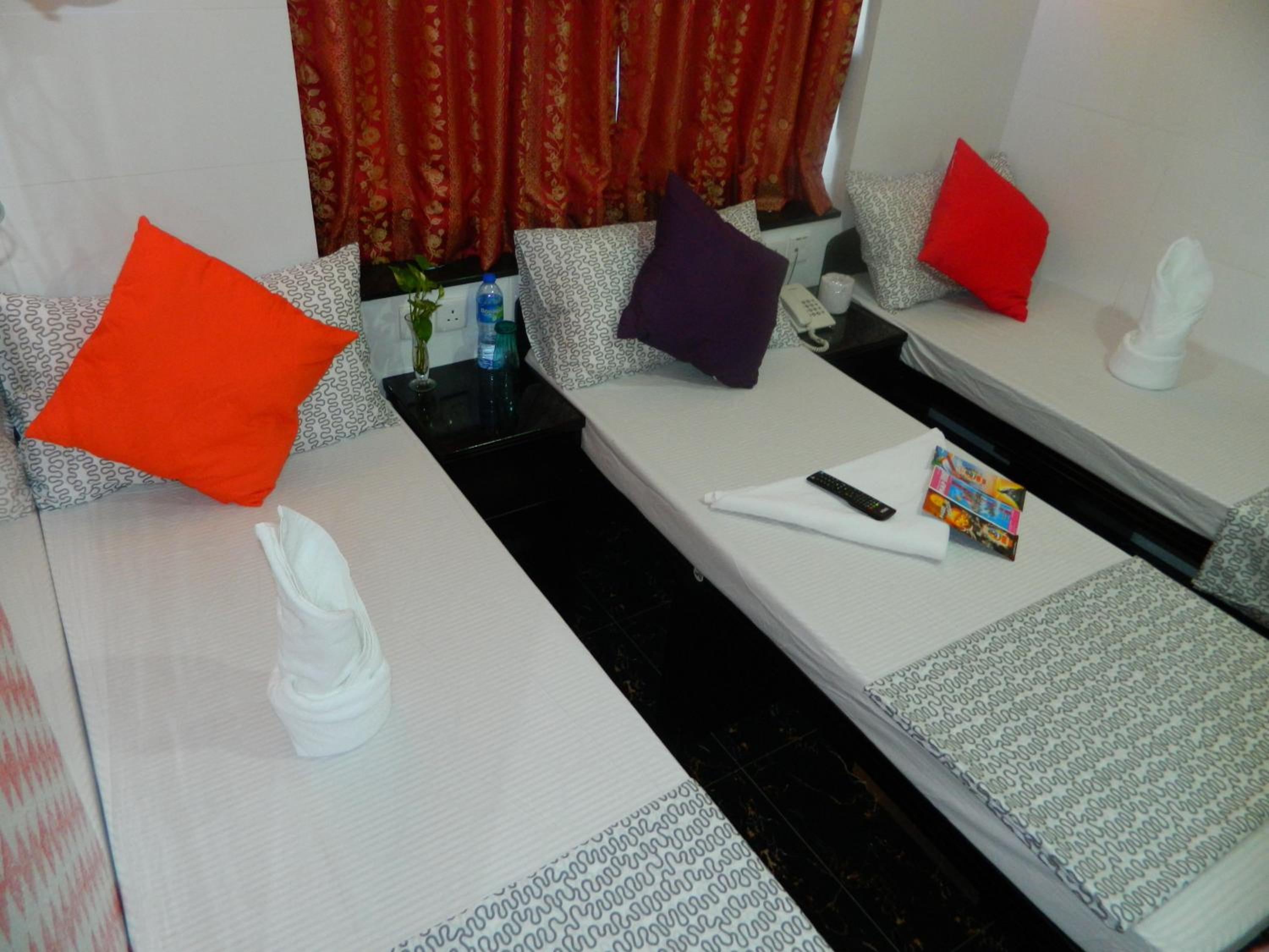 Triple Room with 3 Single Beds