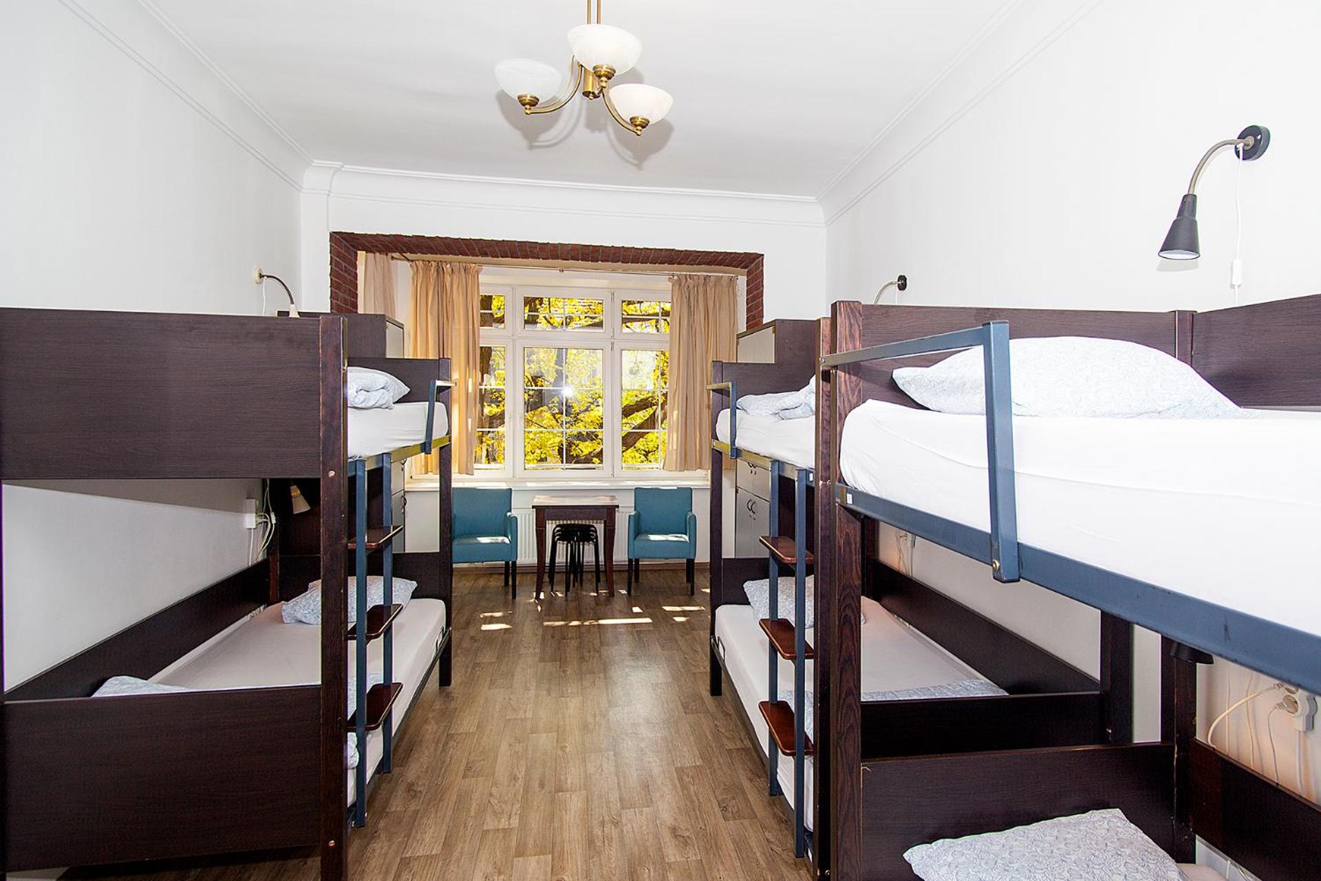 Bed in 6-Bed Mixed Dormitory Room with Bathroom photo 2