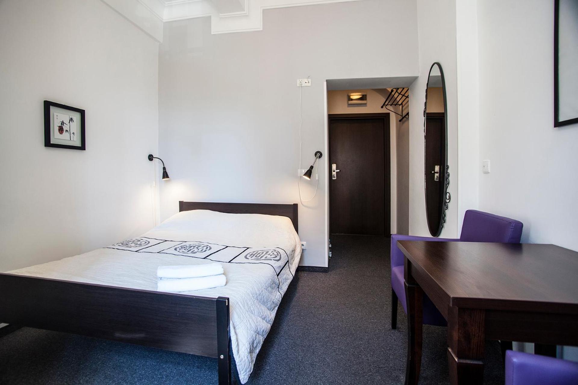 Twin Room with Bathroom photo 1