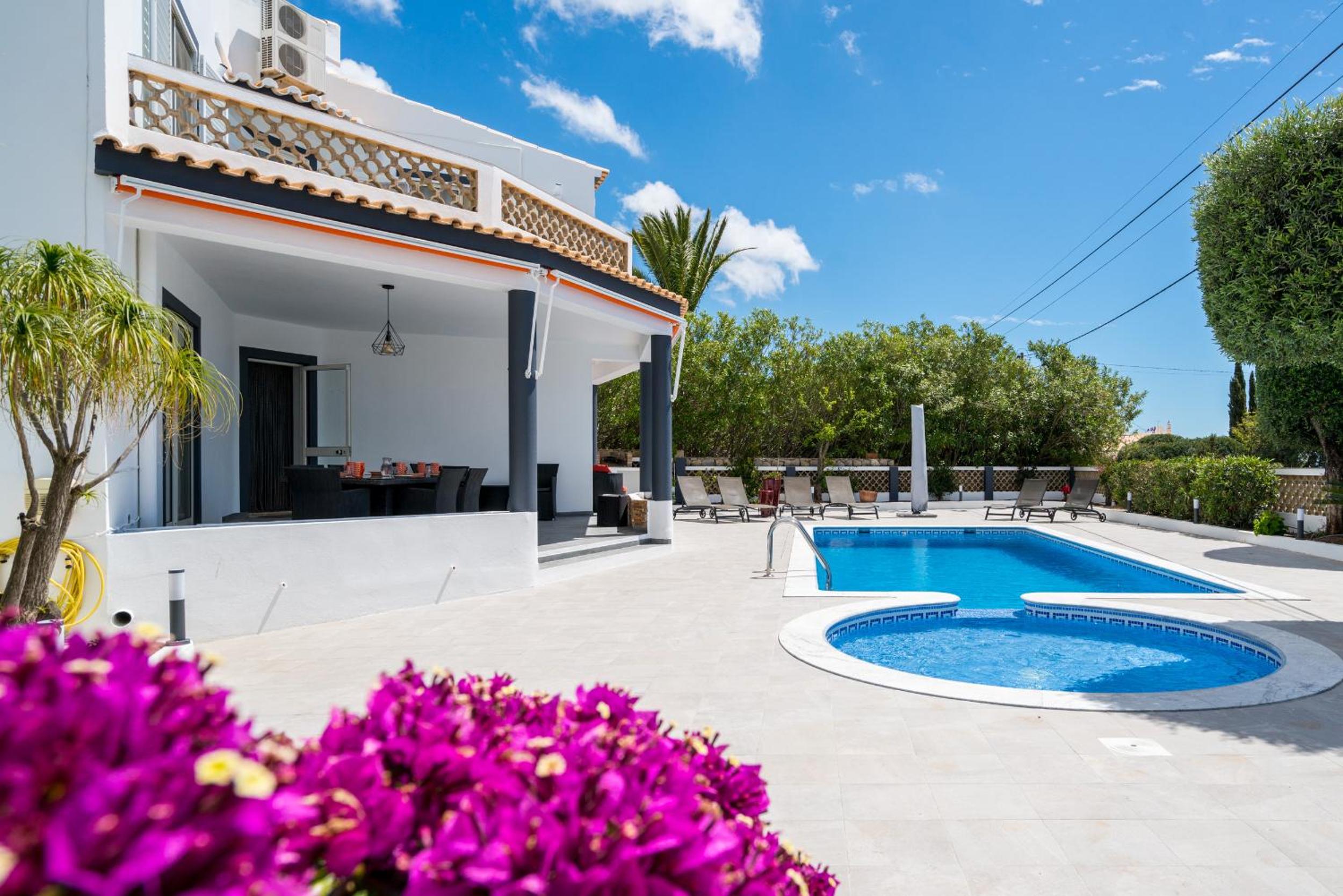 Villa photo 2