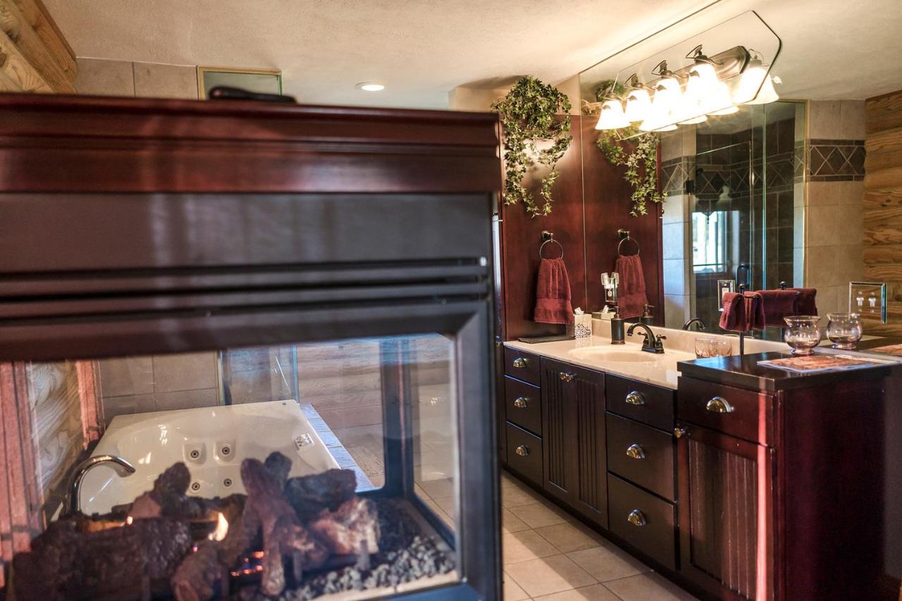 Deluxe King Suite photo 2