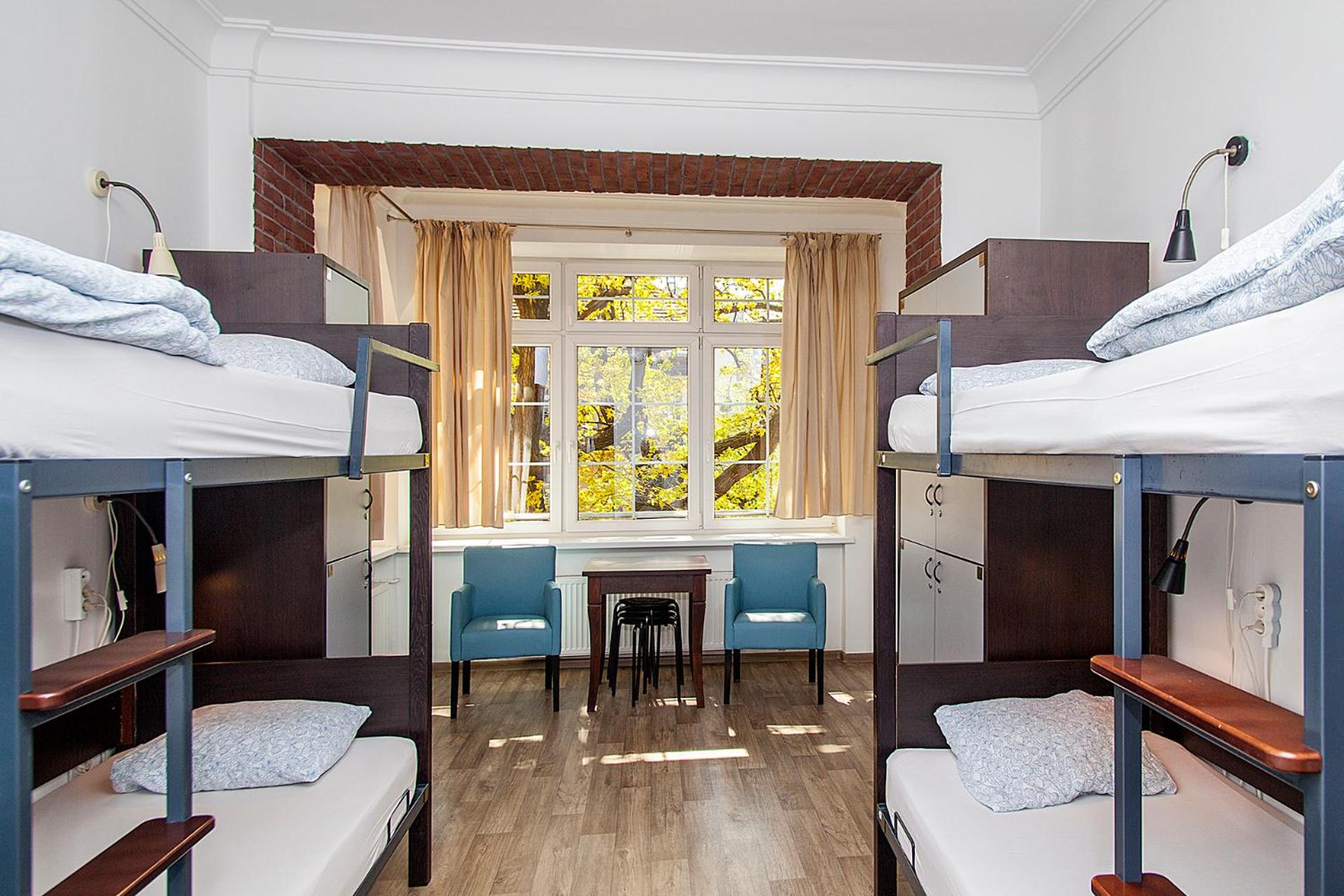 Bed in 6-Bed Mixed Dormitory Room with Bathroom photo 1