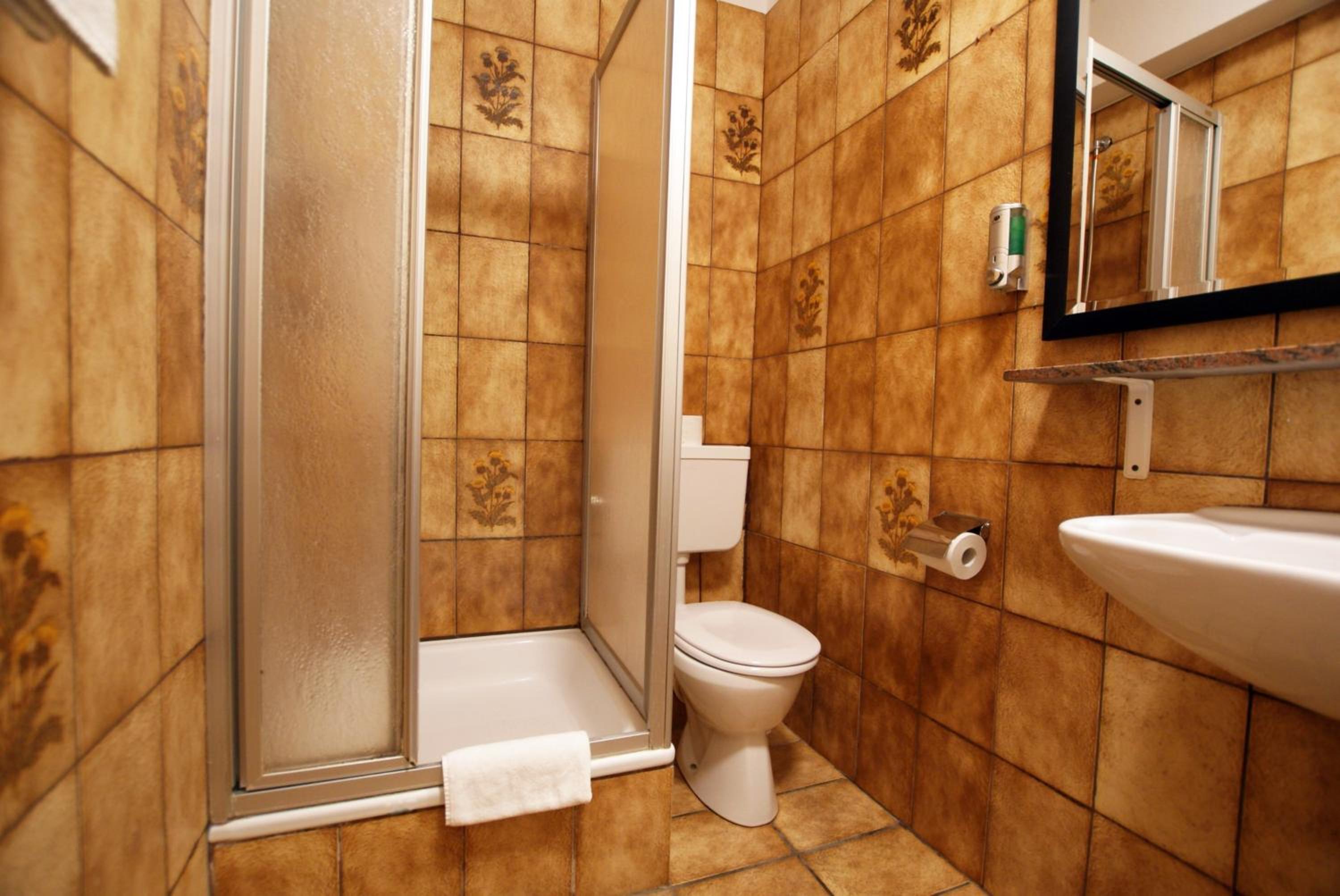 Double or Twin Room - Photo 6