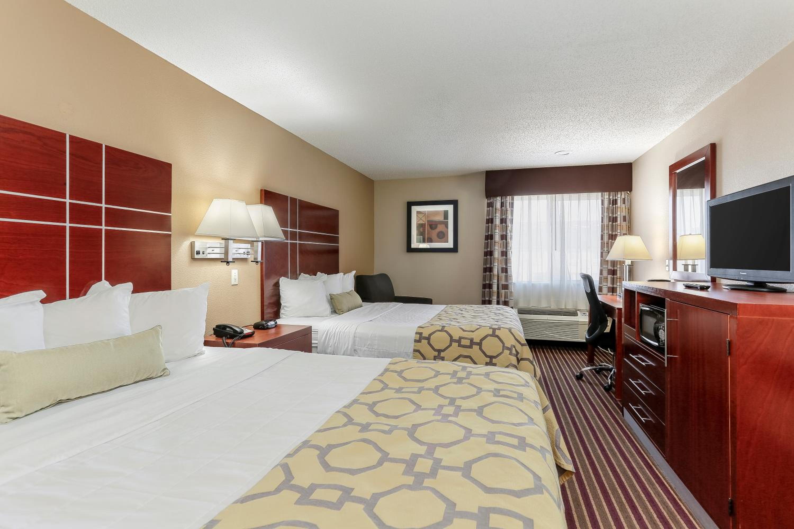 Deluxe Room with Two Queen Beds - Non-Smoking - Photo 6