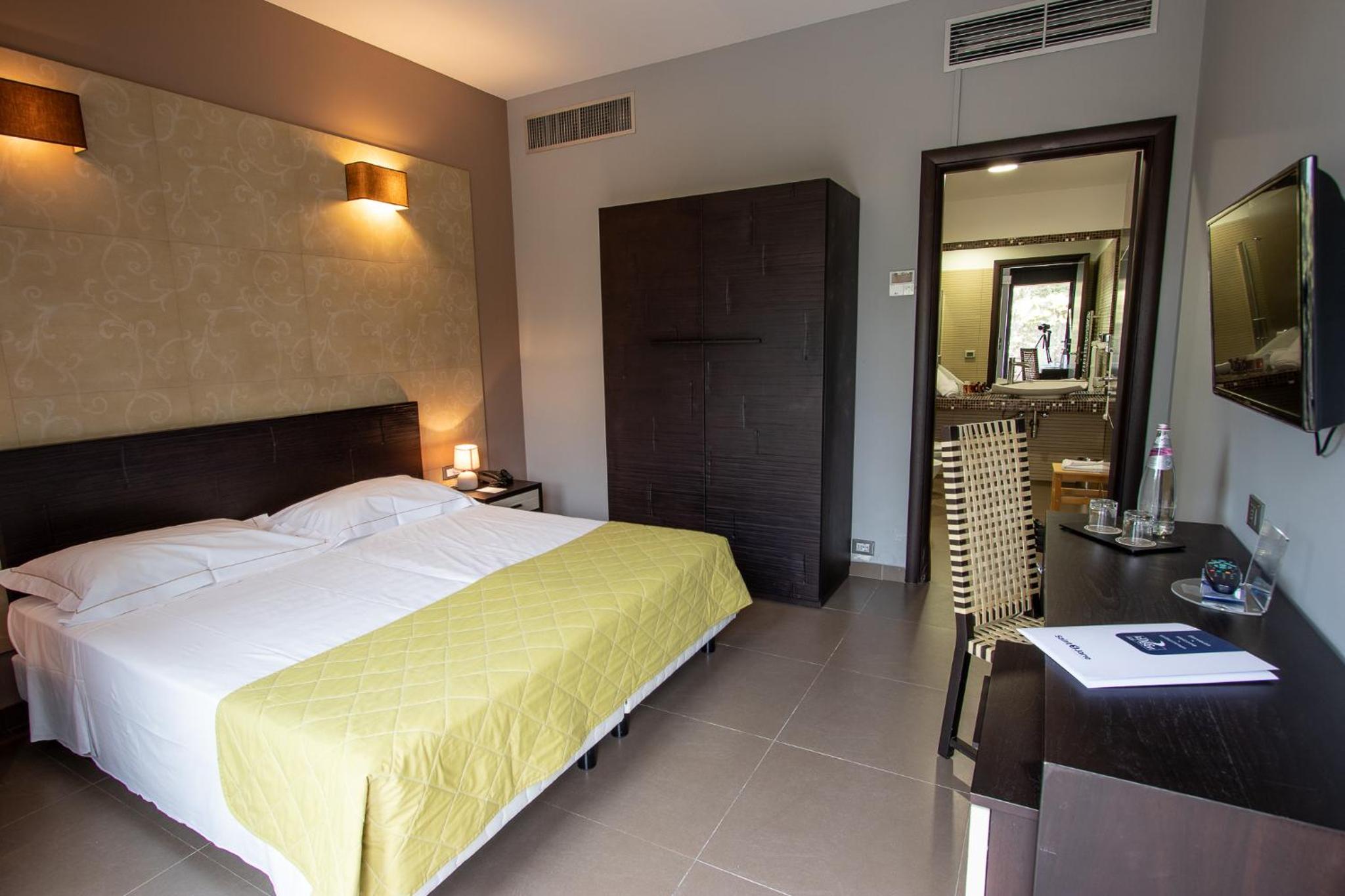 Double or Twin Room - Photo 3