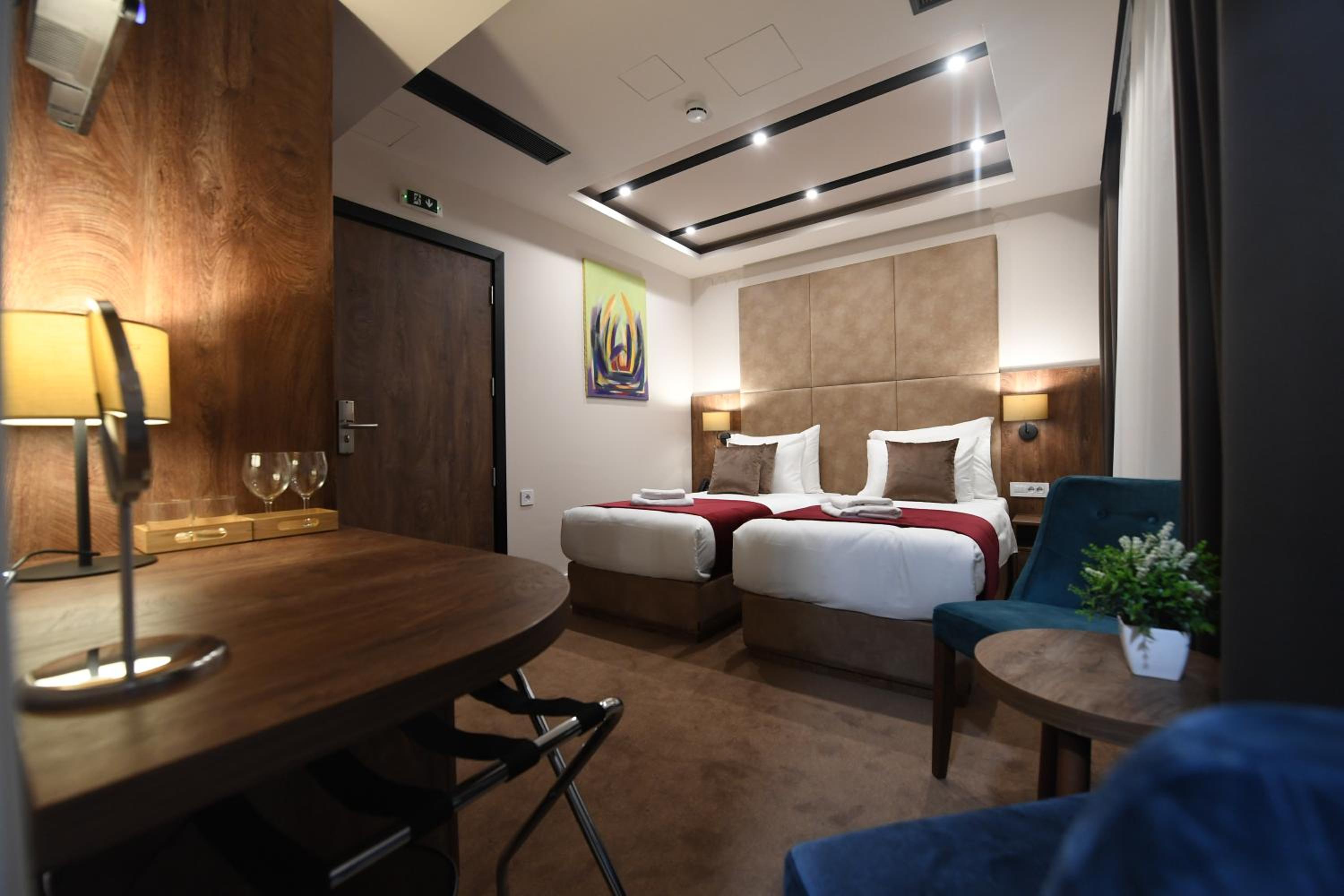 Twin Room - Photo 2