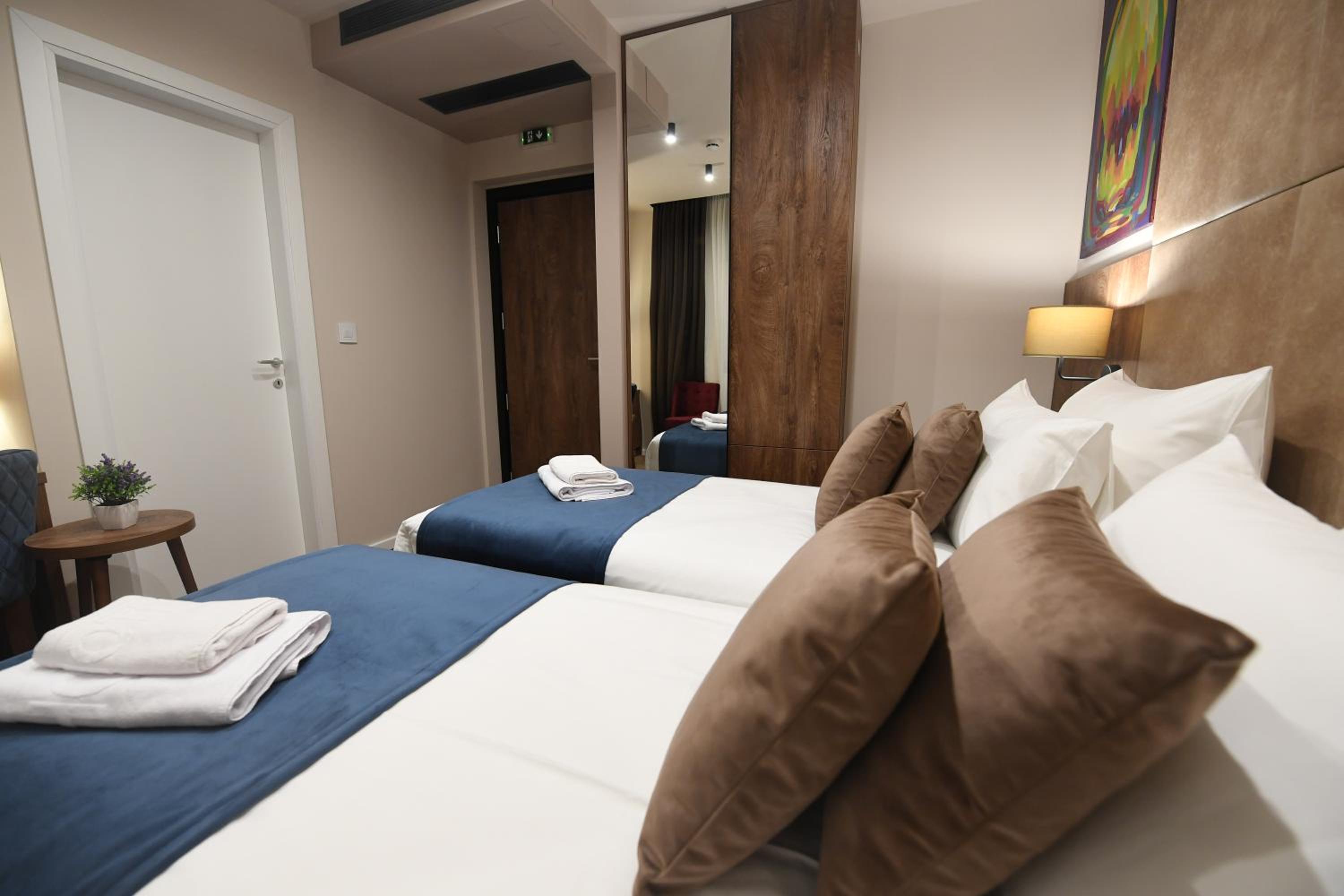 Twin Room - Photo 1