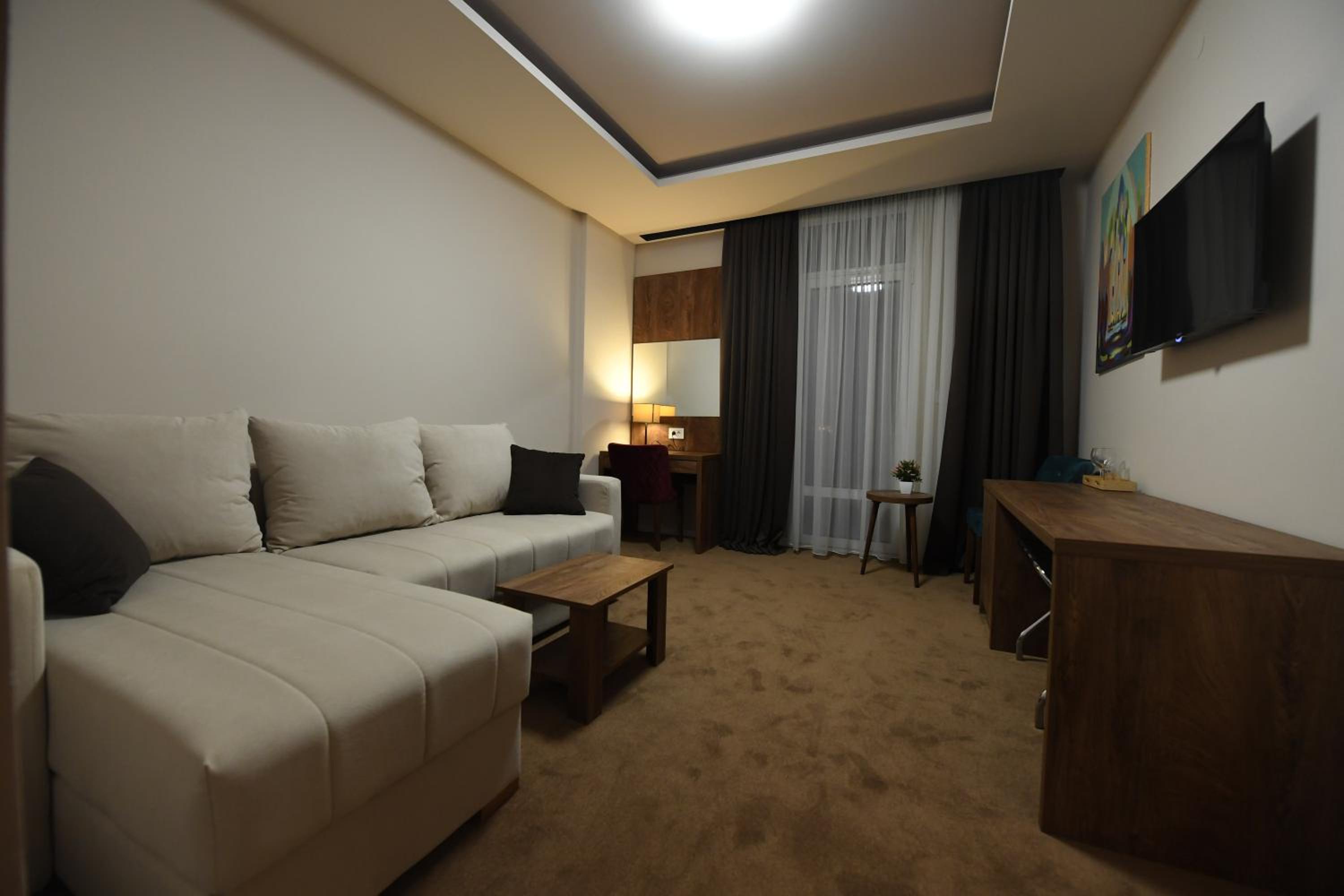 One-Bedroom Apartment - Photo 2