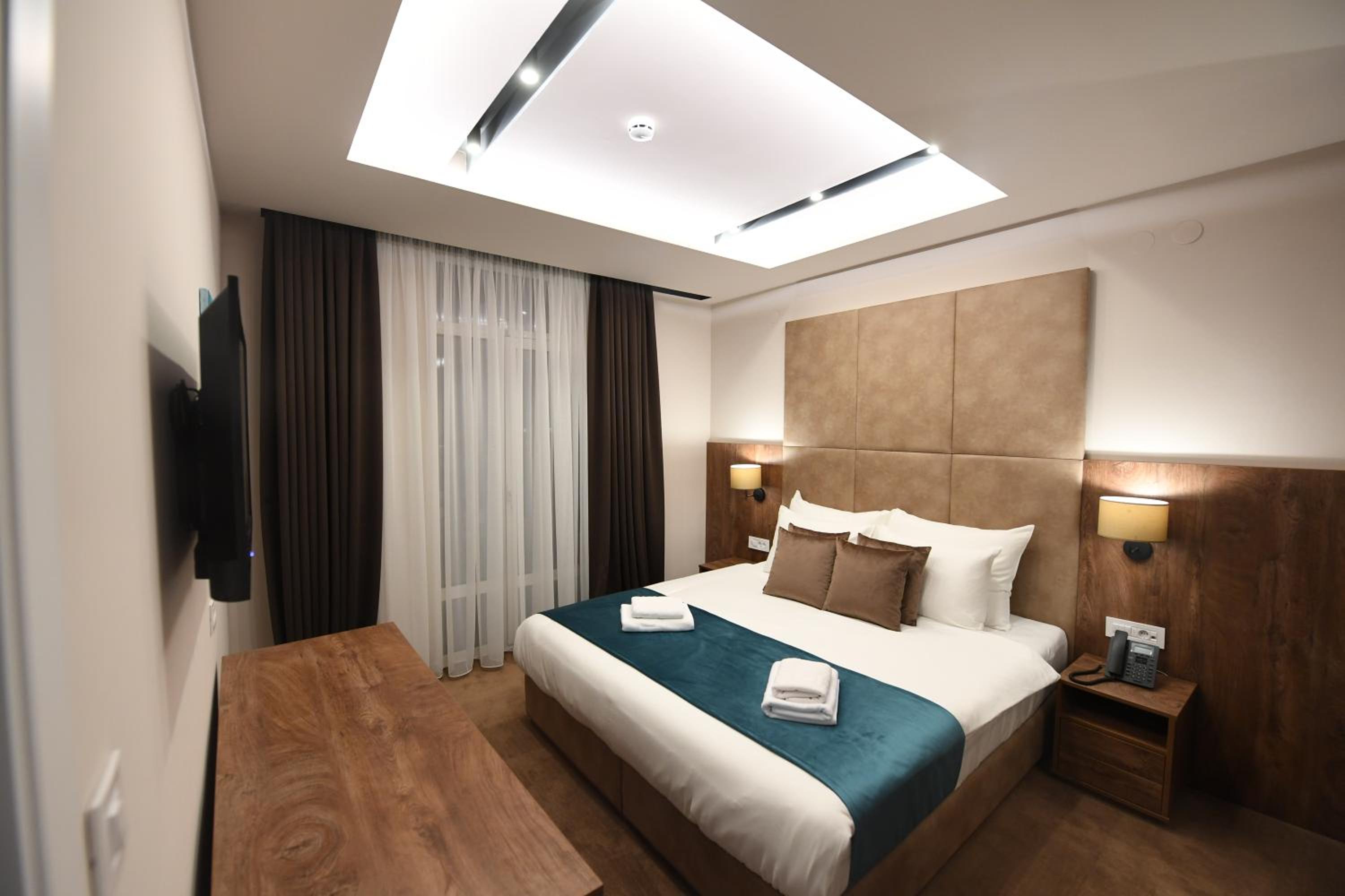 One-Bedroom Apartment - Photo 3