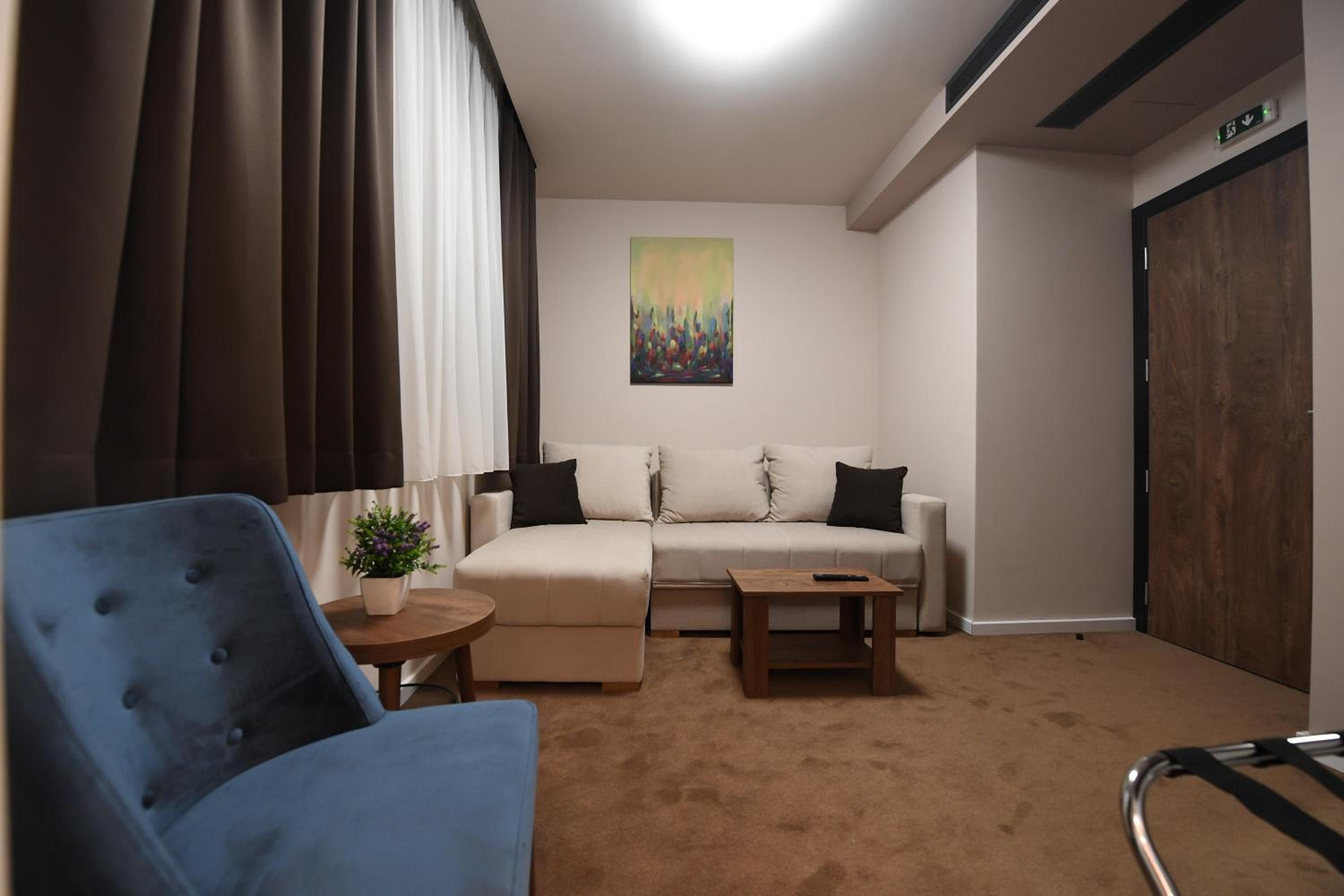 One-Bedroom Apartment - Photo 4