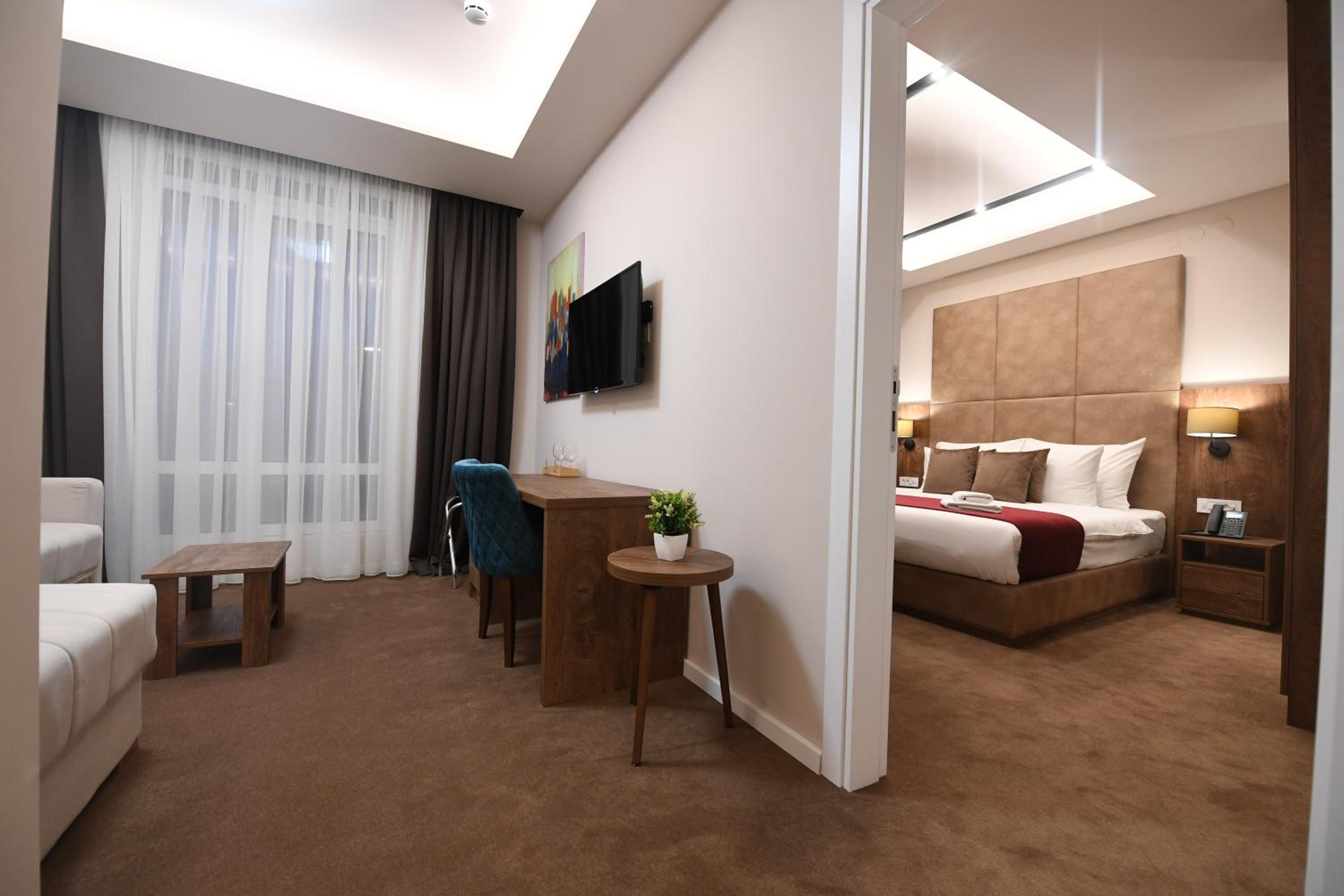 One-Bedroom Apartment - Photo 6