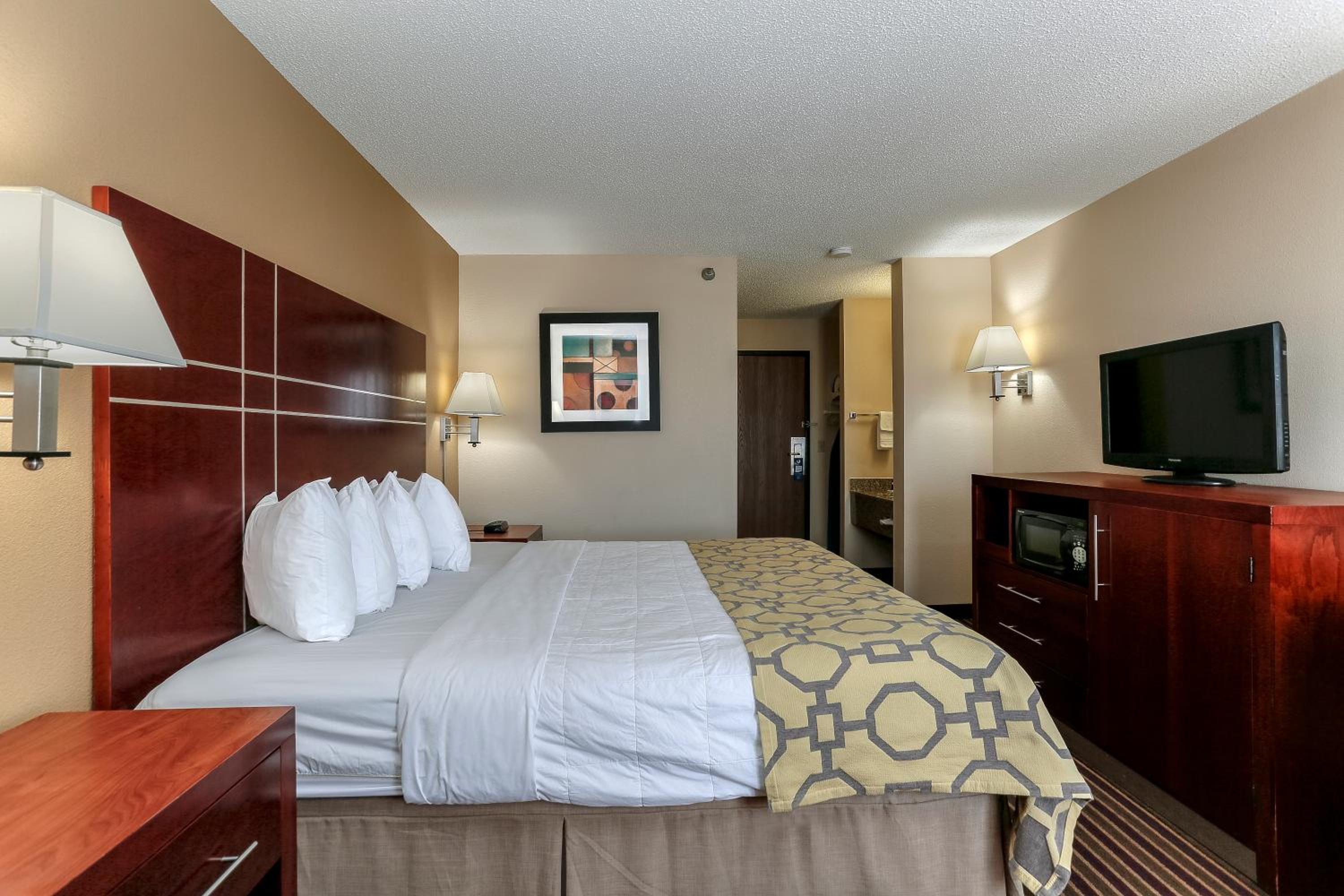 King Room - Non-Smoking - Photo 4