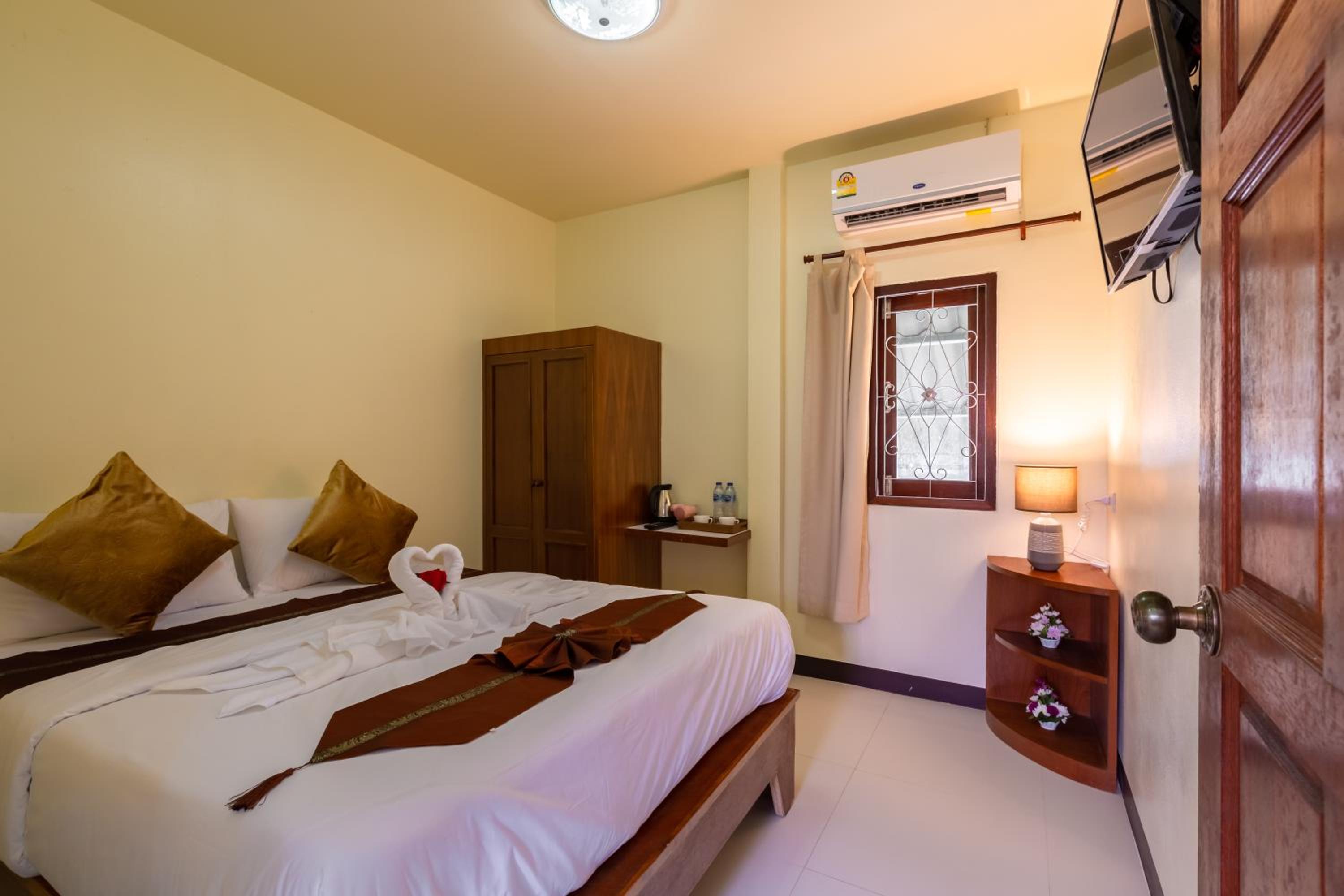 Queen Room with Garden View