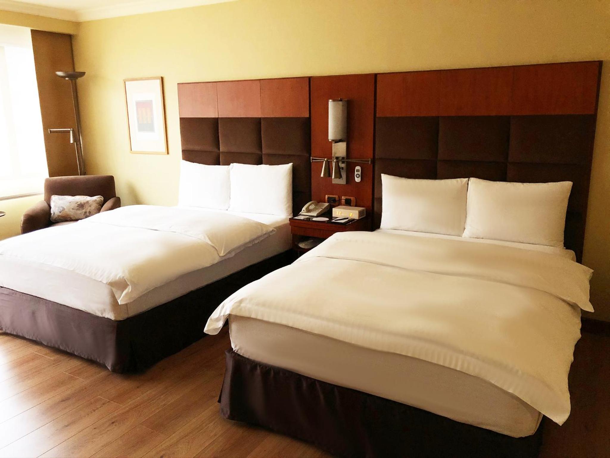 Premier Twin Room photo 2