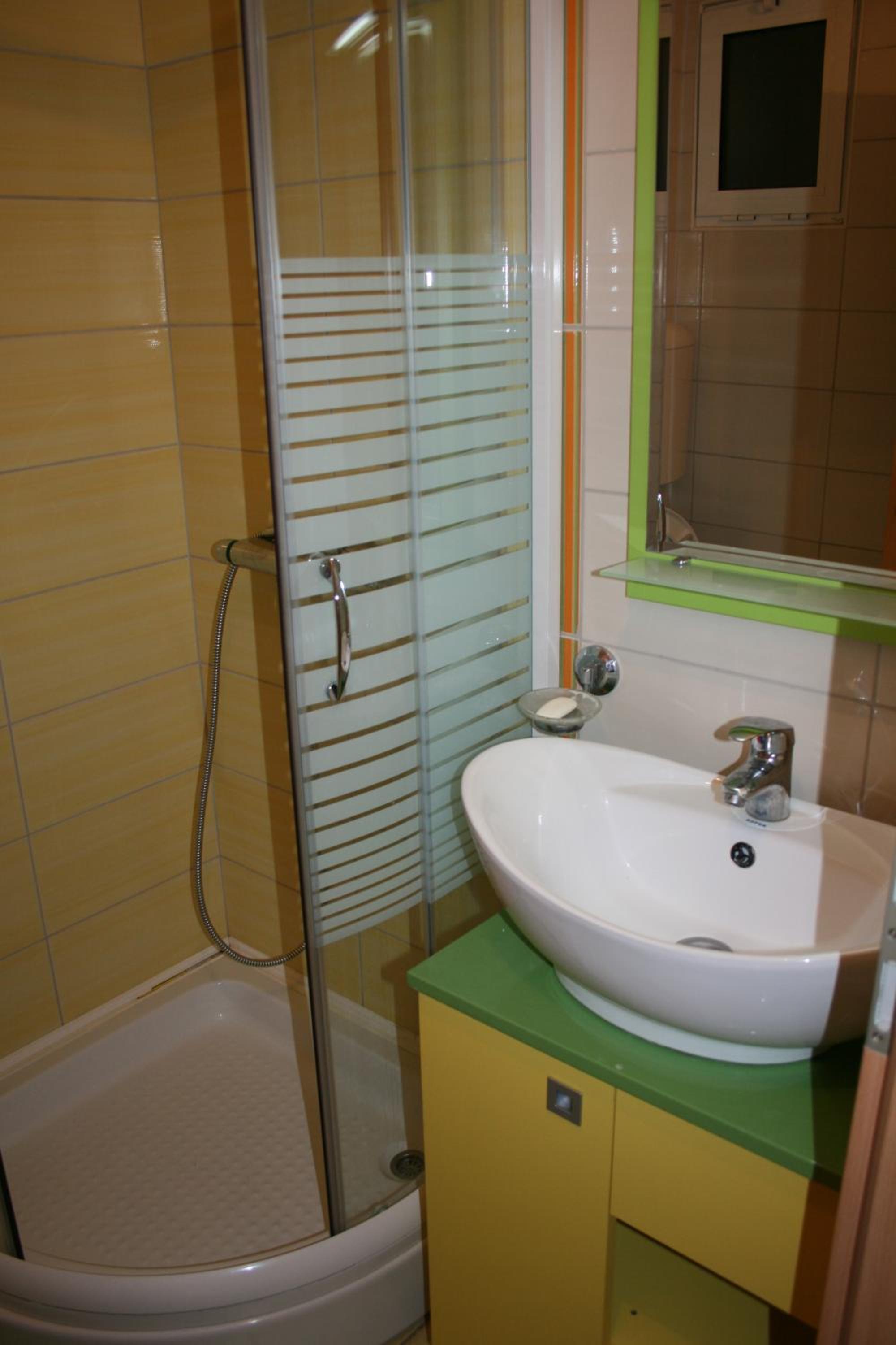 One-Bedroom Apartment with Balcony and Sea View photo 3