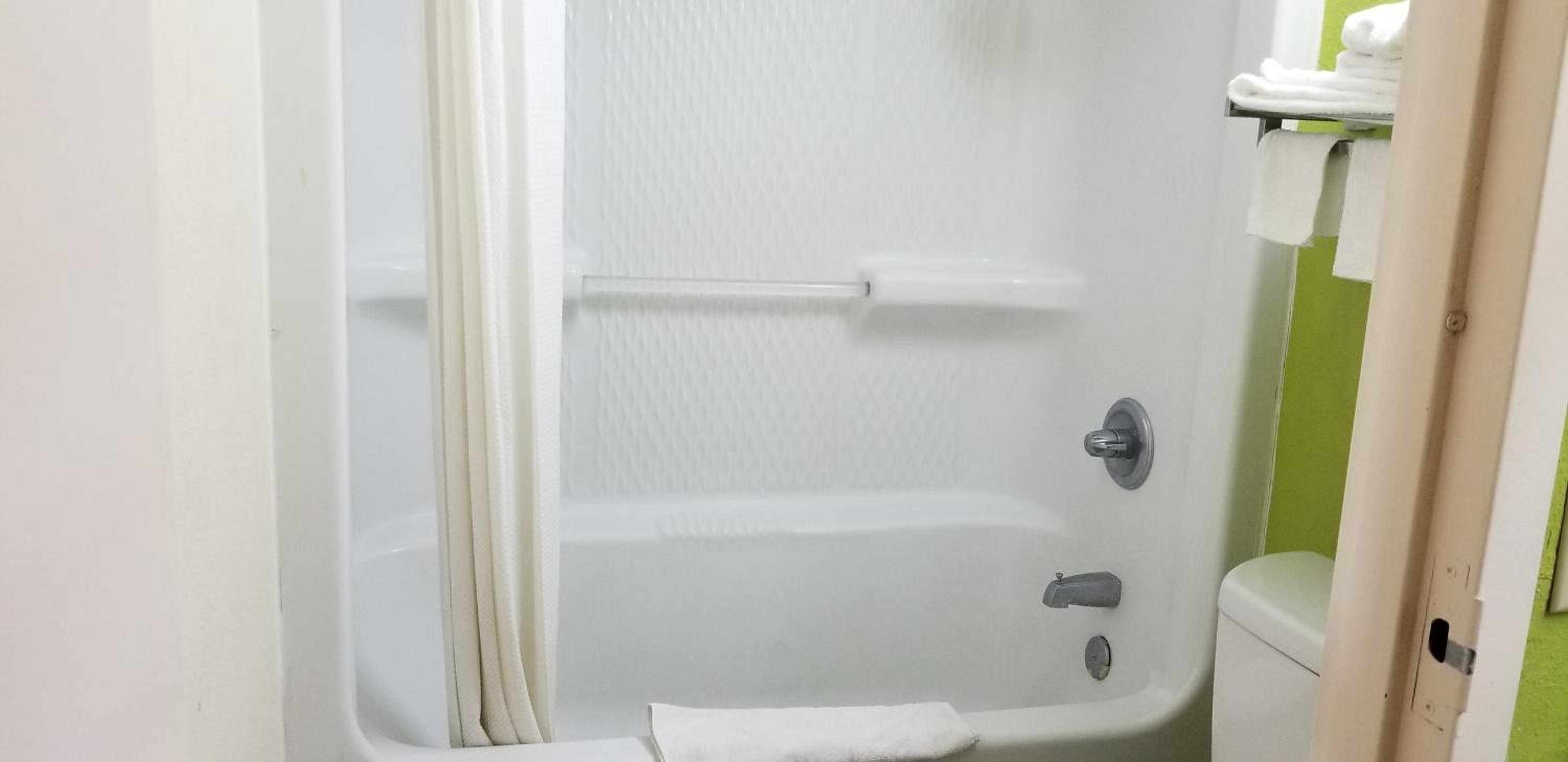 Double Room with Two Double Beds - Smoking - Photo 2