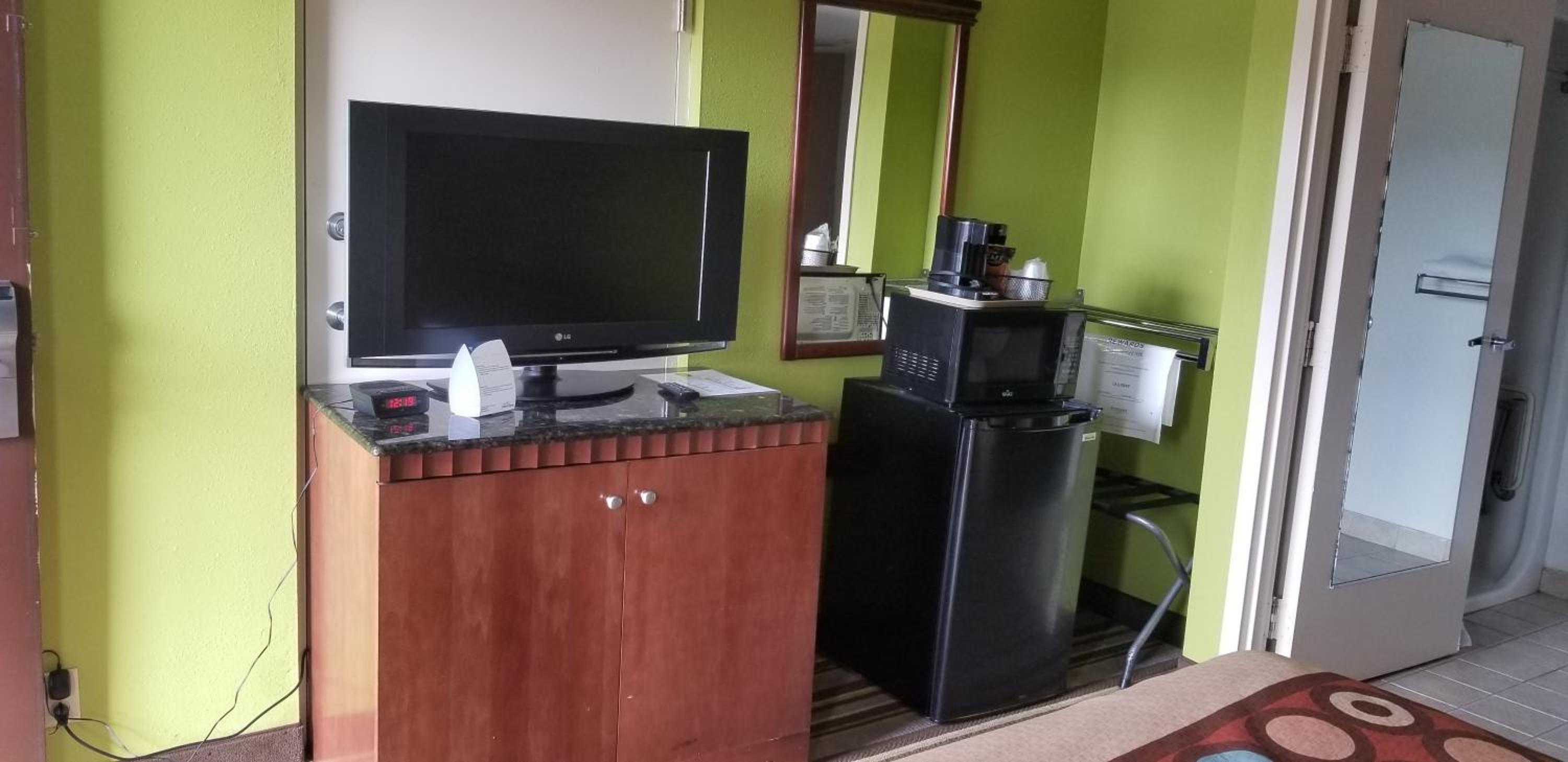 Double Room - Mobility Access/Smoking - Photo 1