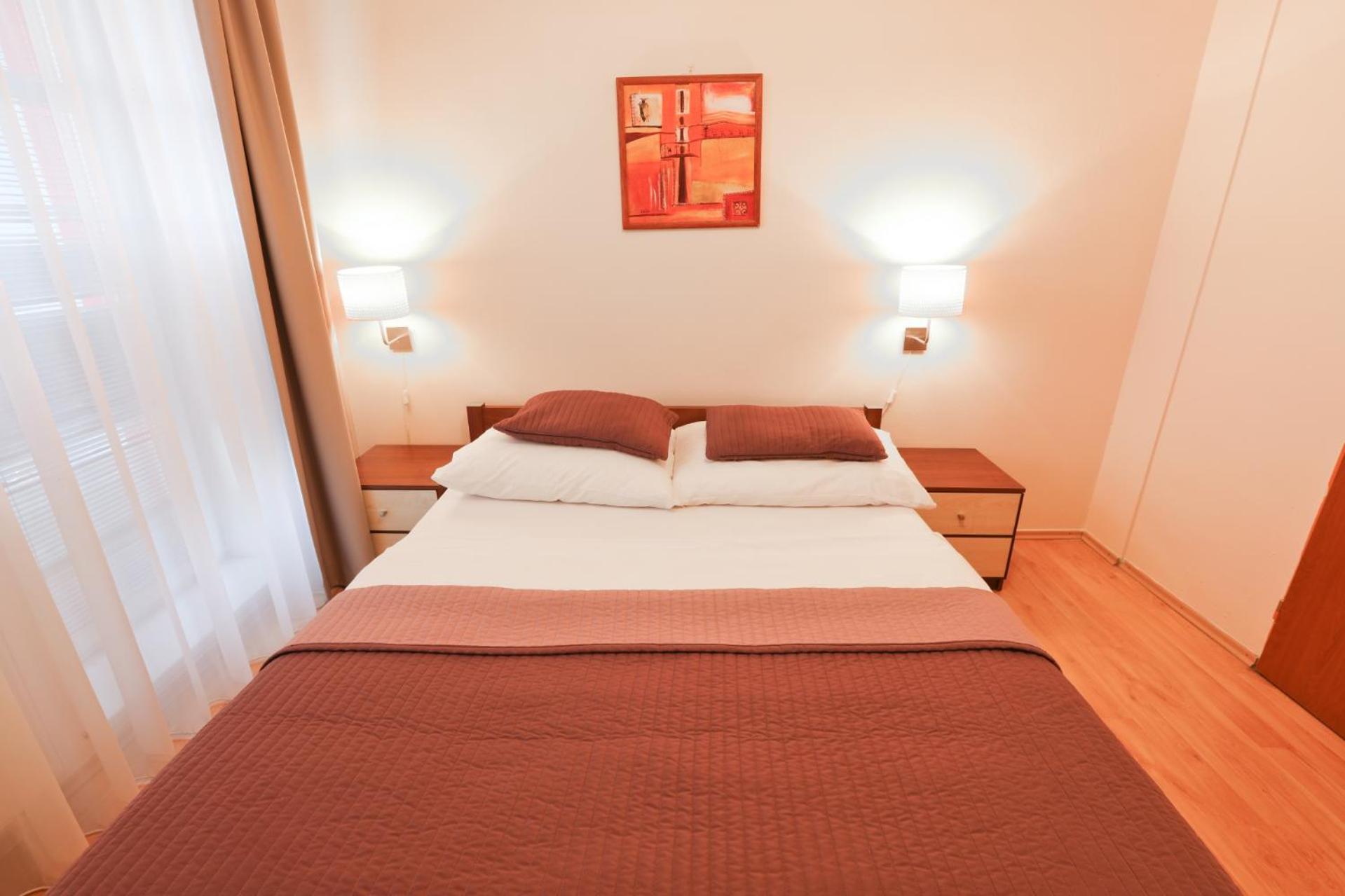 Standard One-Bedroom Apartment with Balcony and Lake View photo 3
