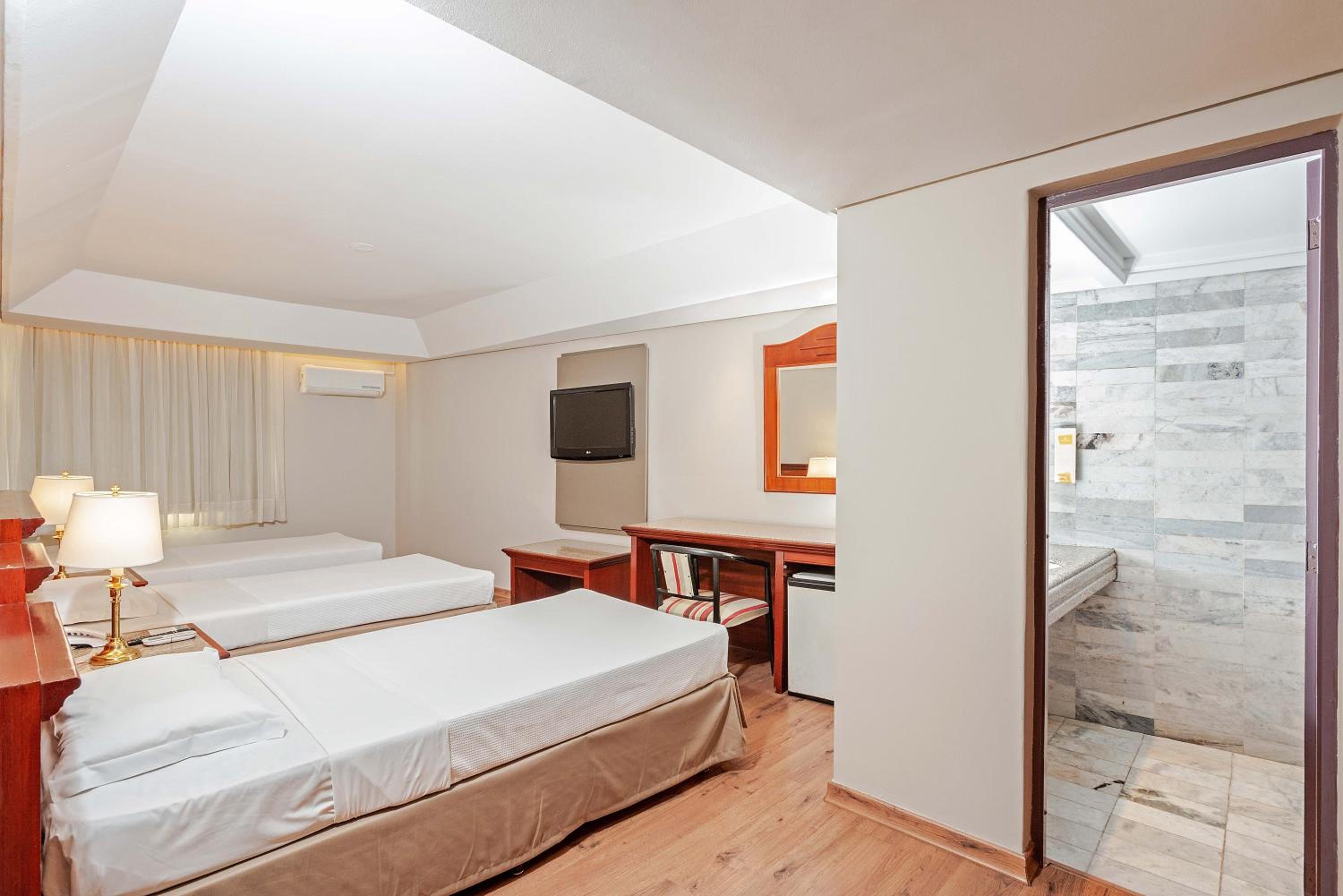 Standard Triple Room - Photo 7