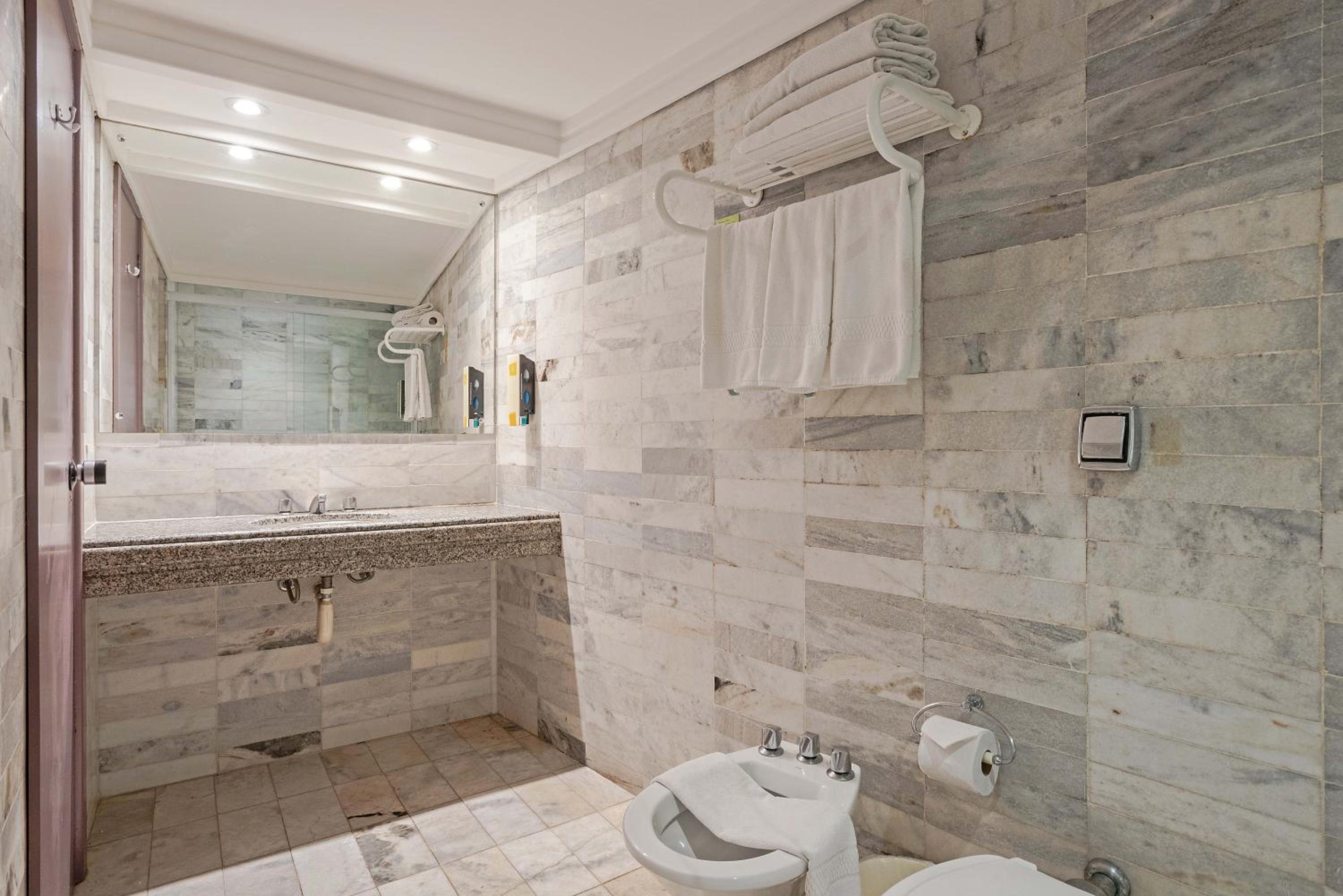 Standard Triple Room - Photo 9