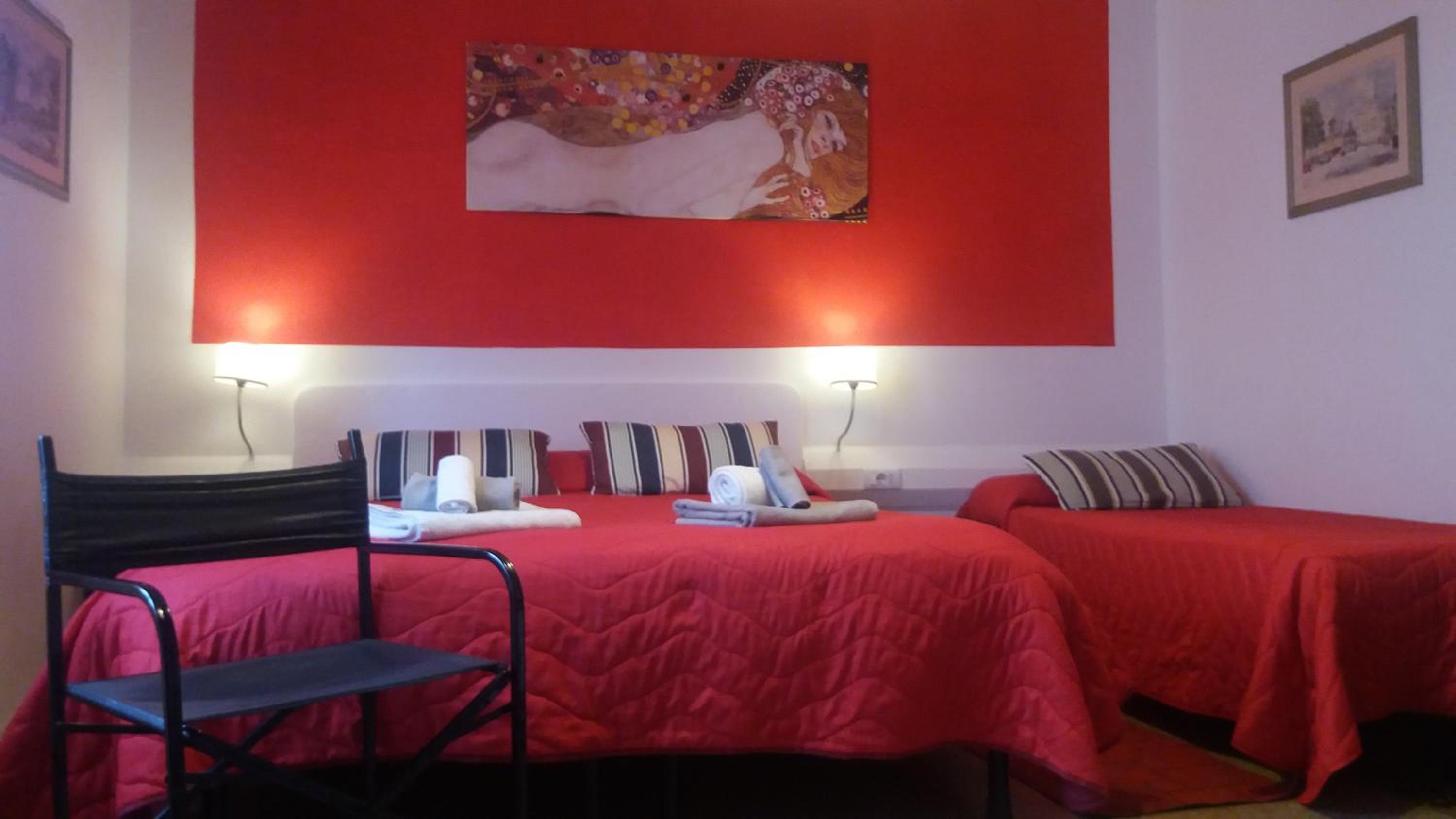 Basic Triple Room with Shared Bathroom photo 1