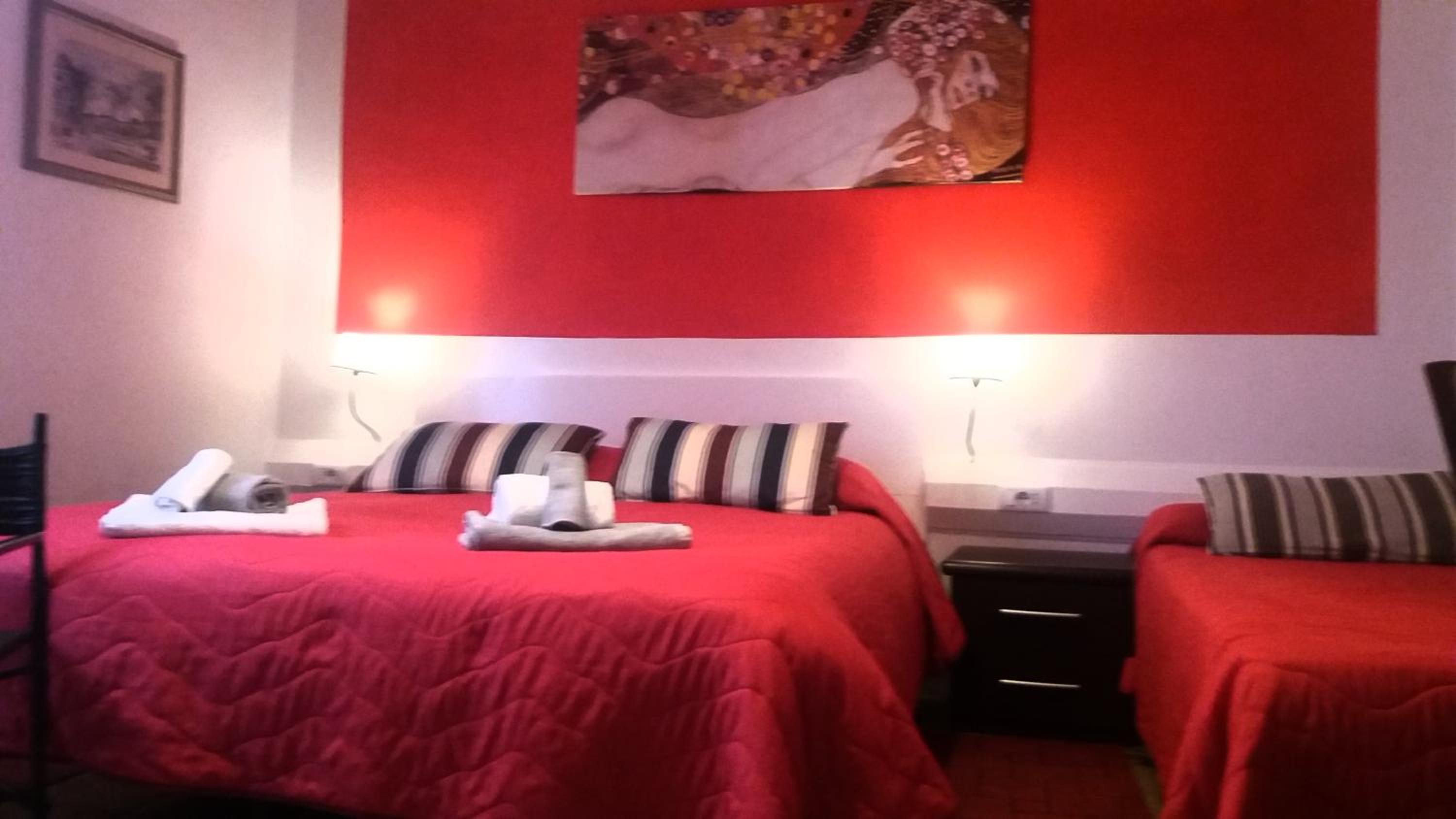 Basic Triple Room with Shared Bathroom photo 3
