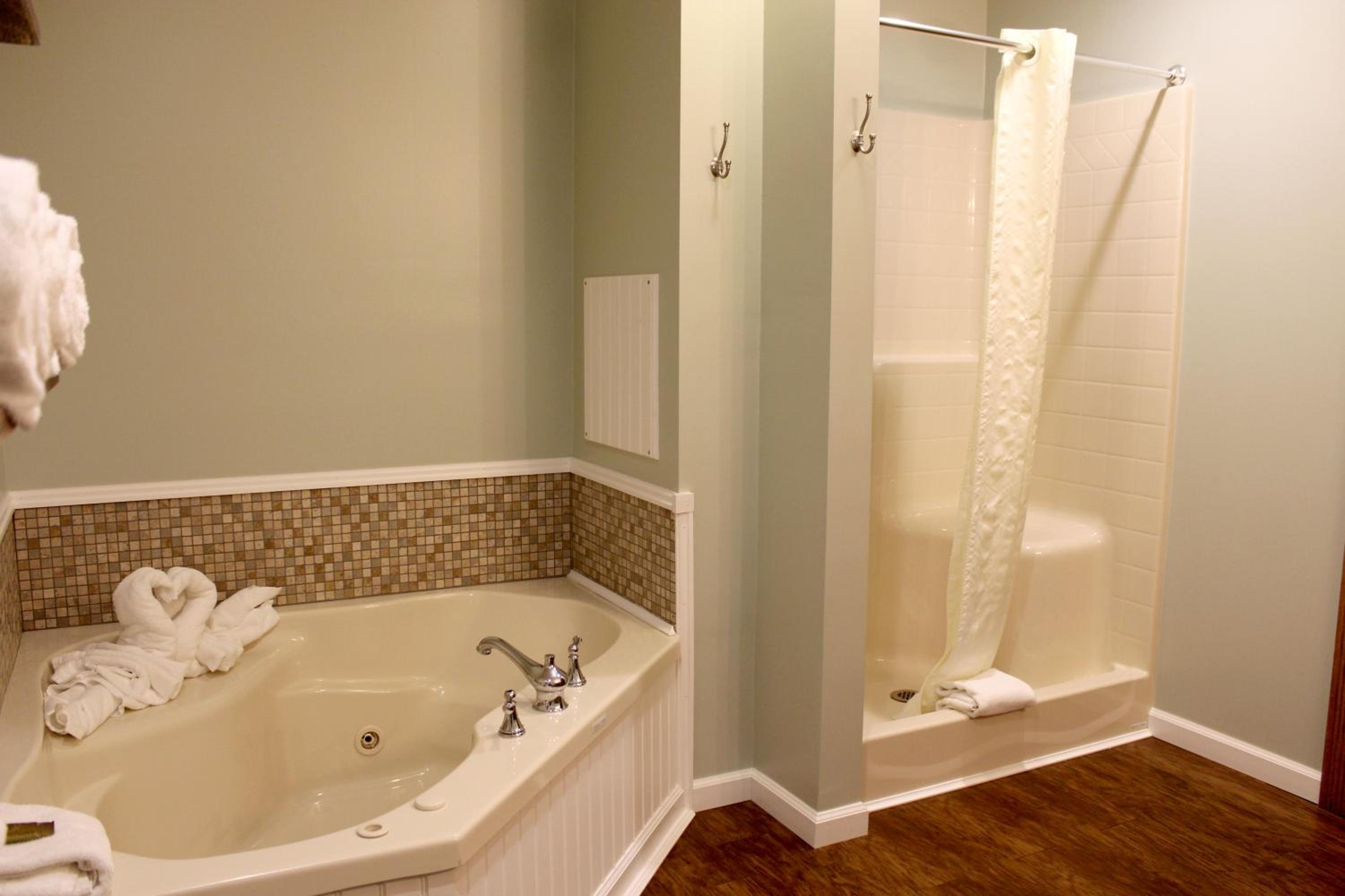 King Suite with Spa Bath photo 3