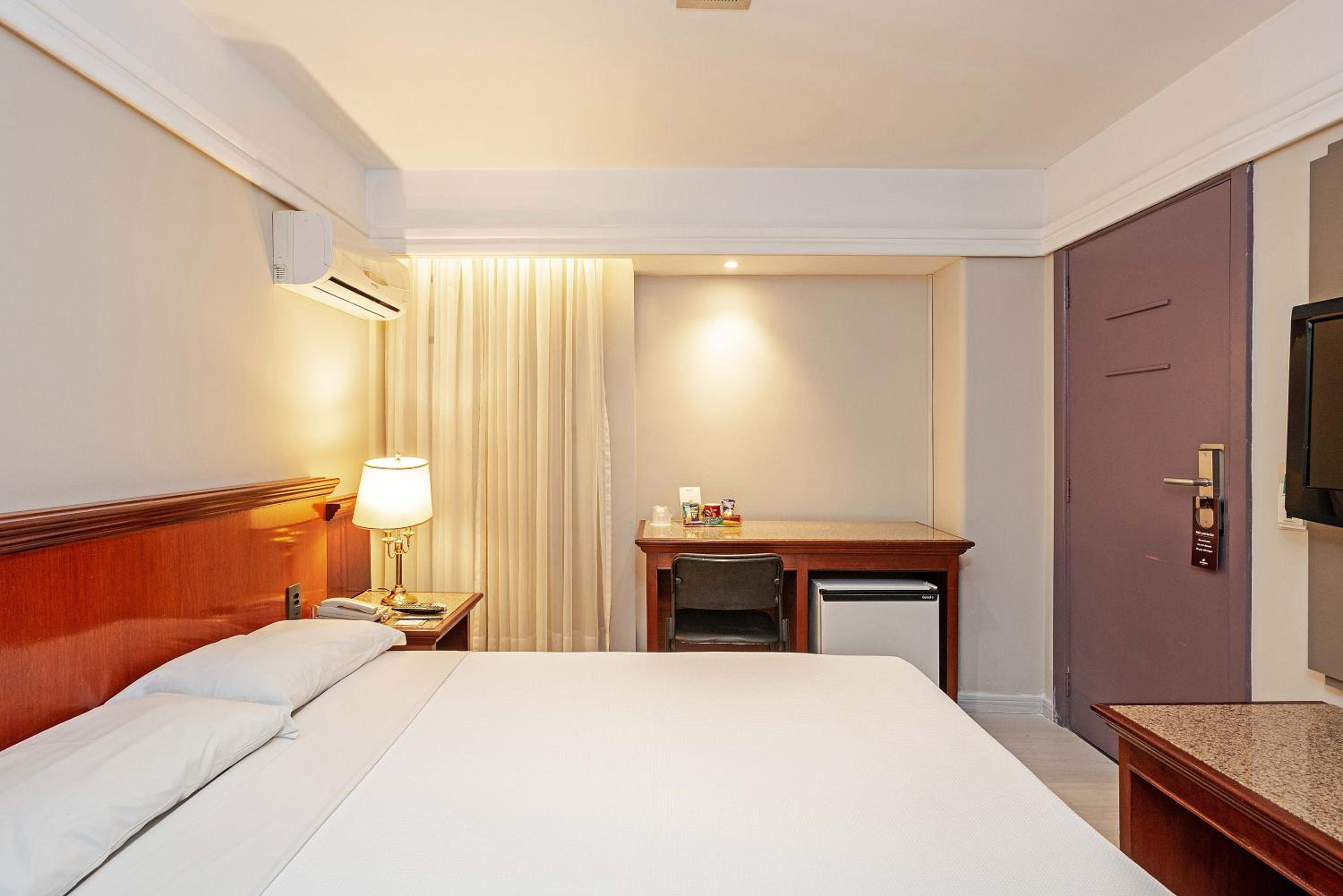 Standard Double Room - Photo 8