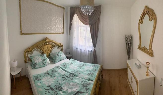 One-Bedroom Apartment - Photo 1