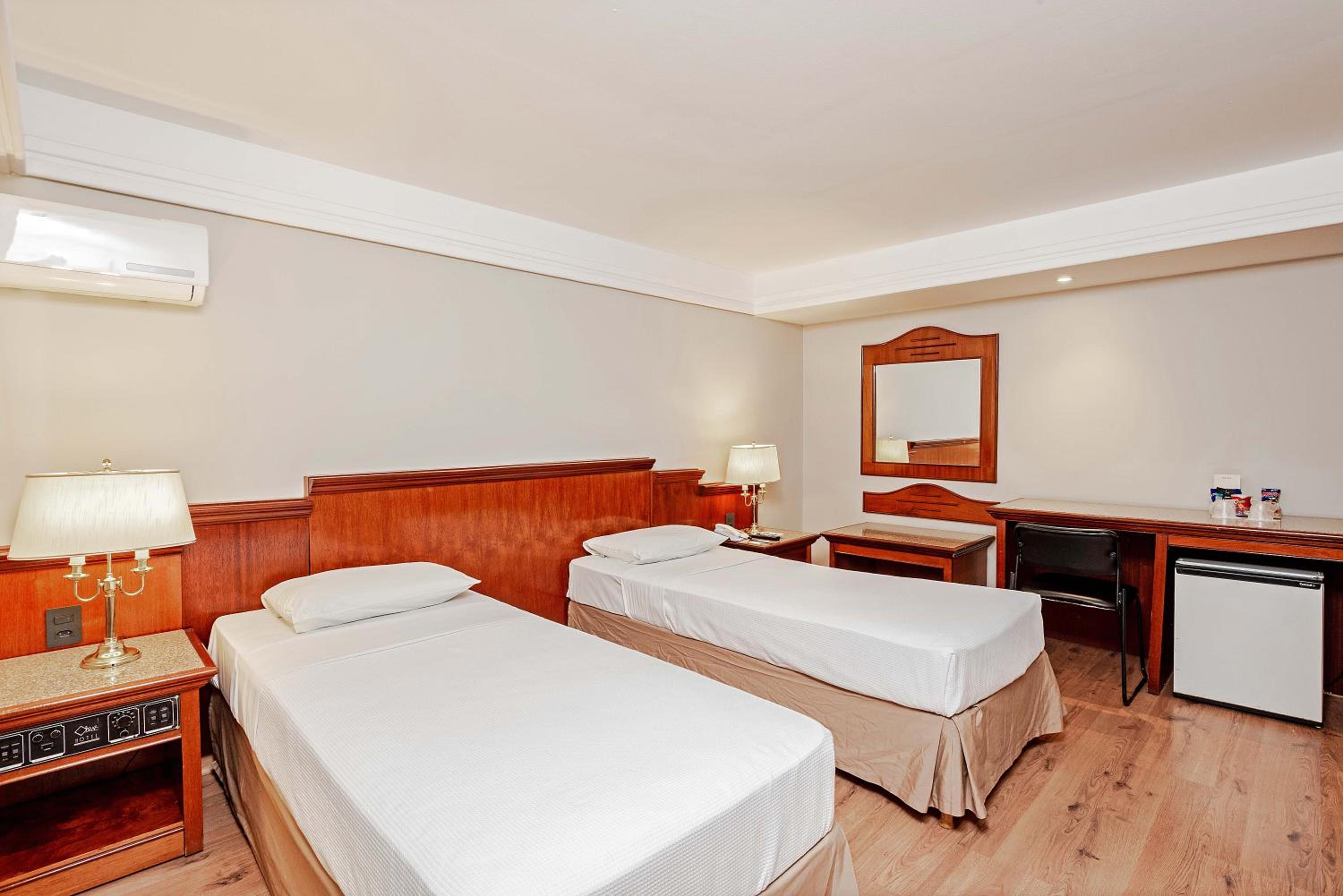 Standard Twin Room - Photo 5