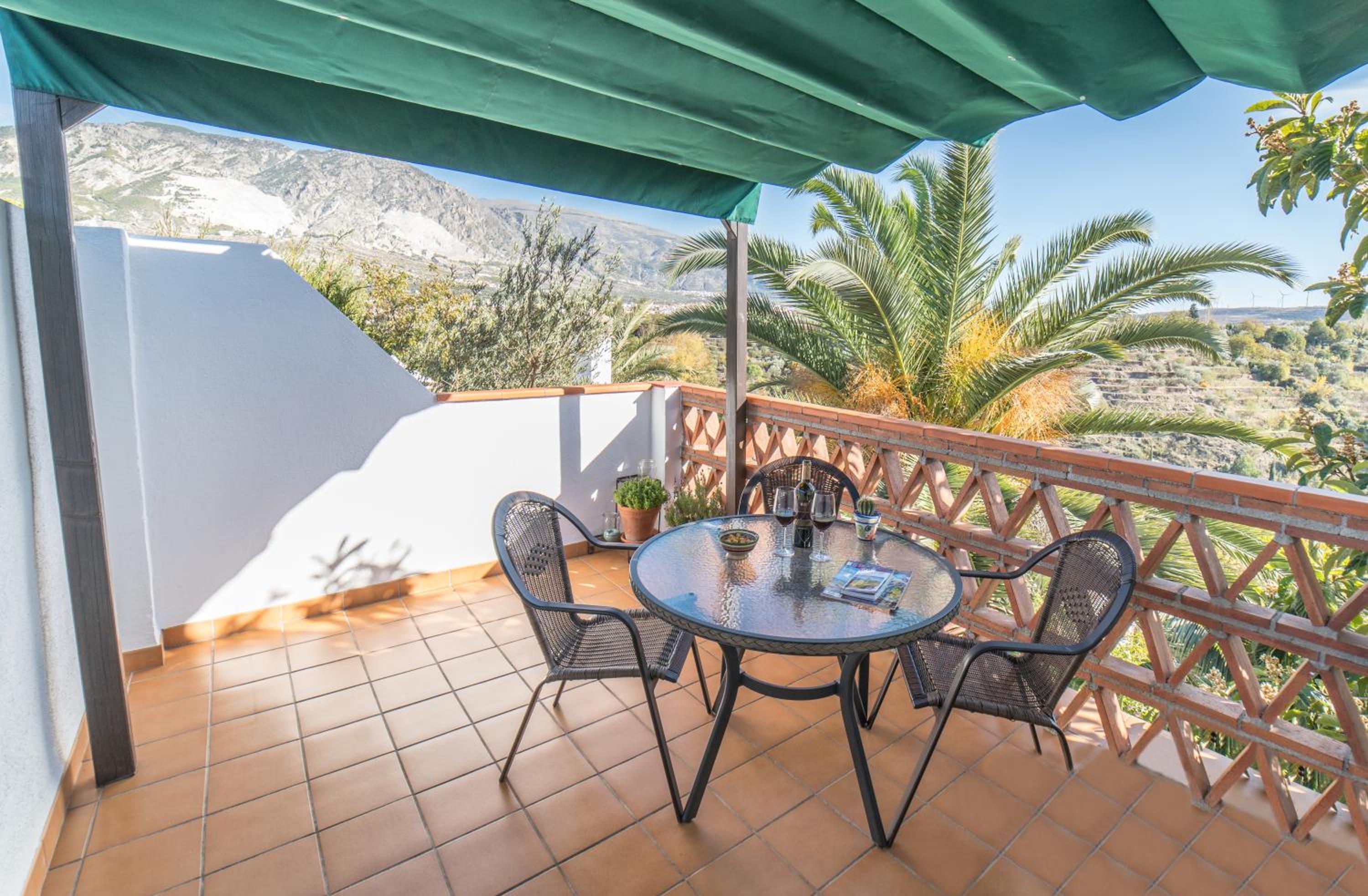 One-Bedroom House with Mountain views (2 -4 Adults) photo 2