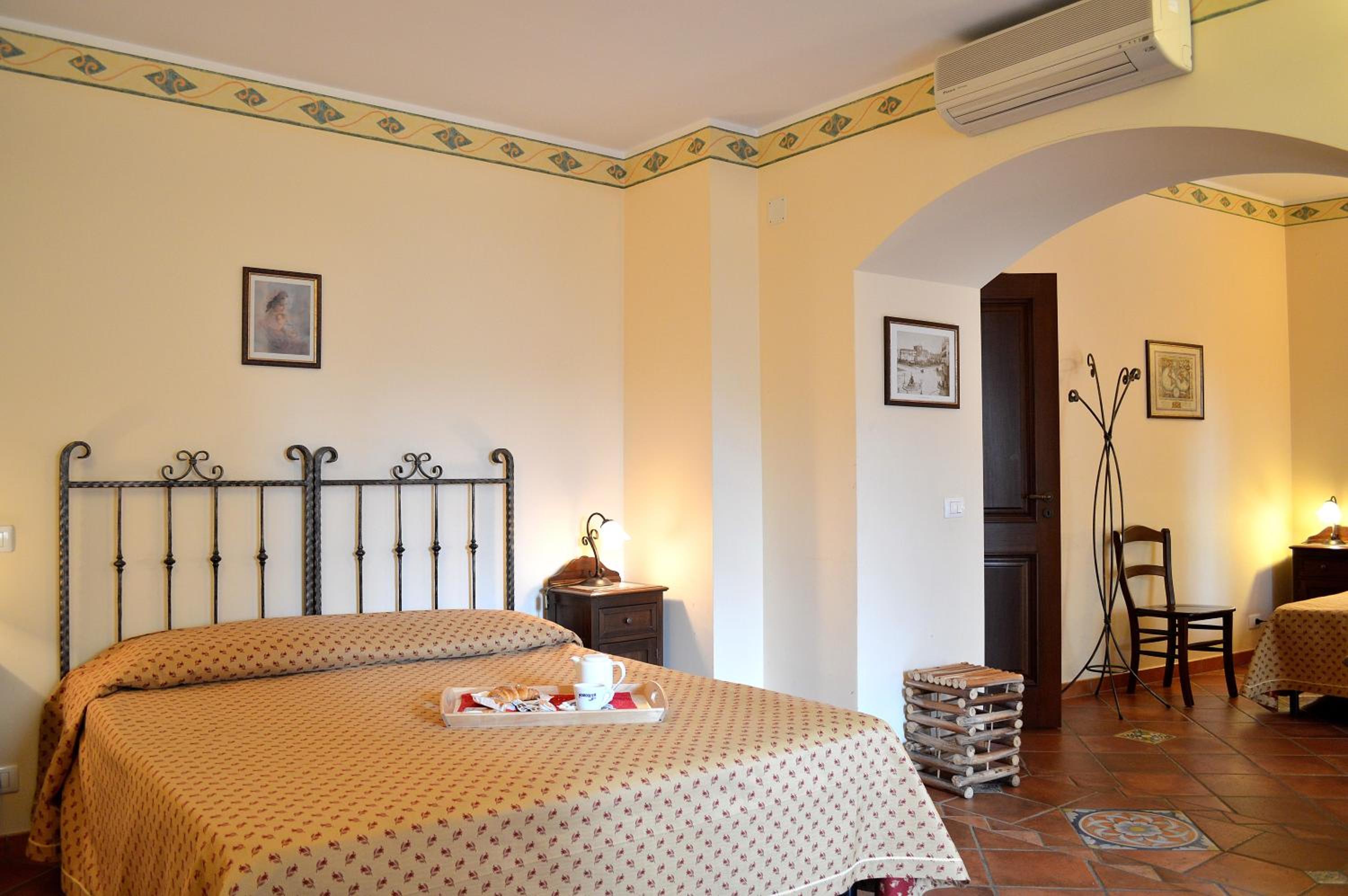 Standard Triple Room - Photo 1