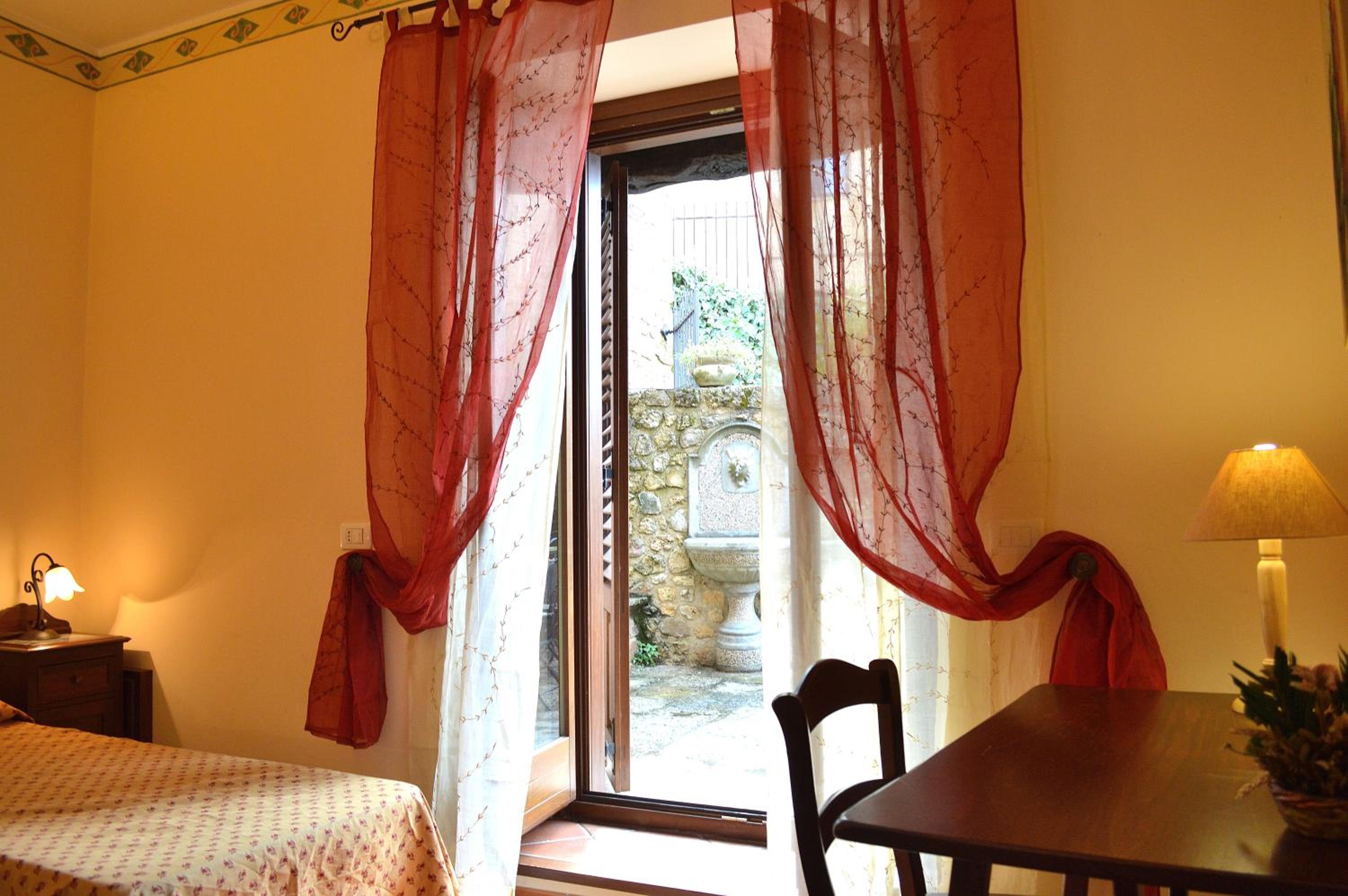 Standard Triple Room - Photo 8