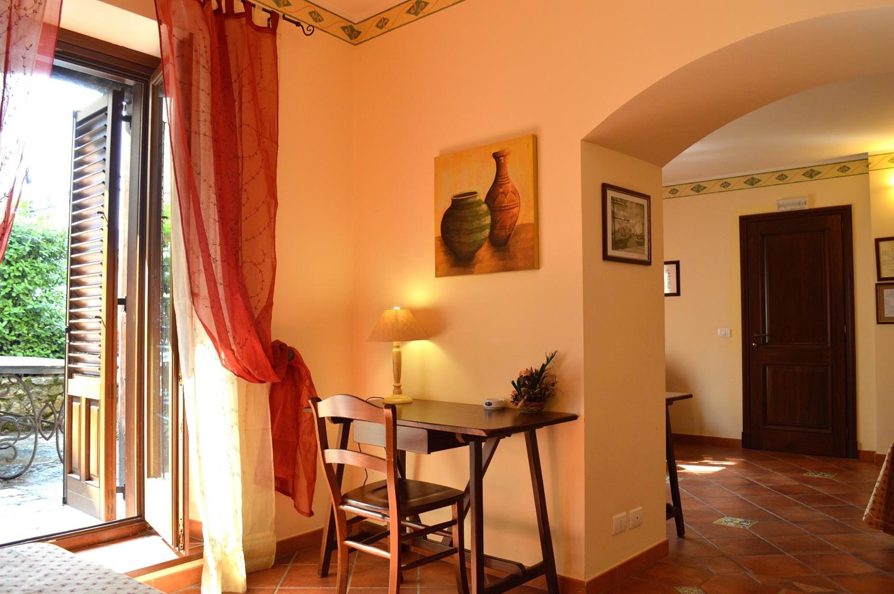 Standard Triple Room - Photo 2