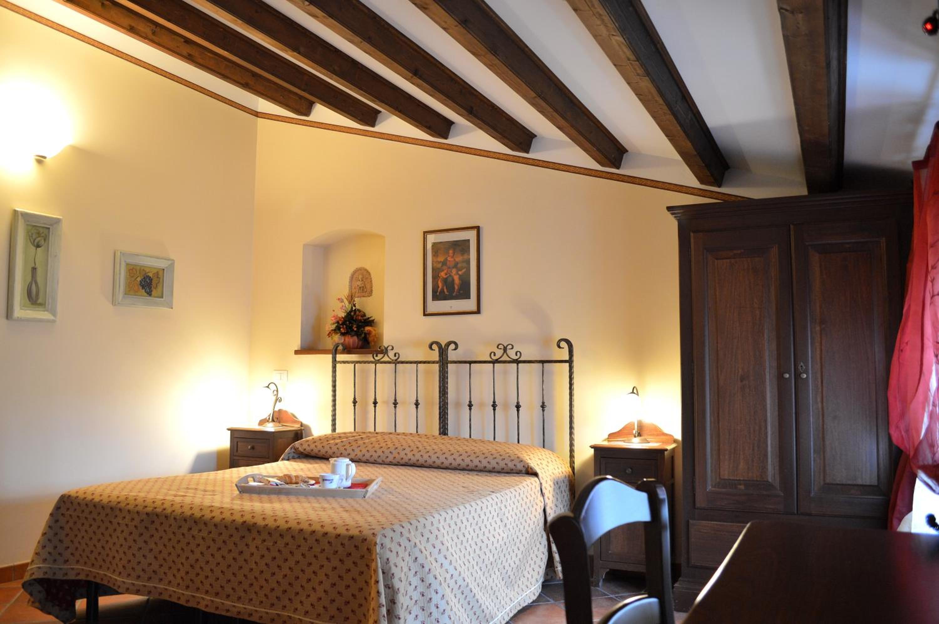 Standard Double Room - Photo 7