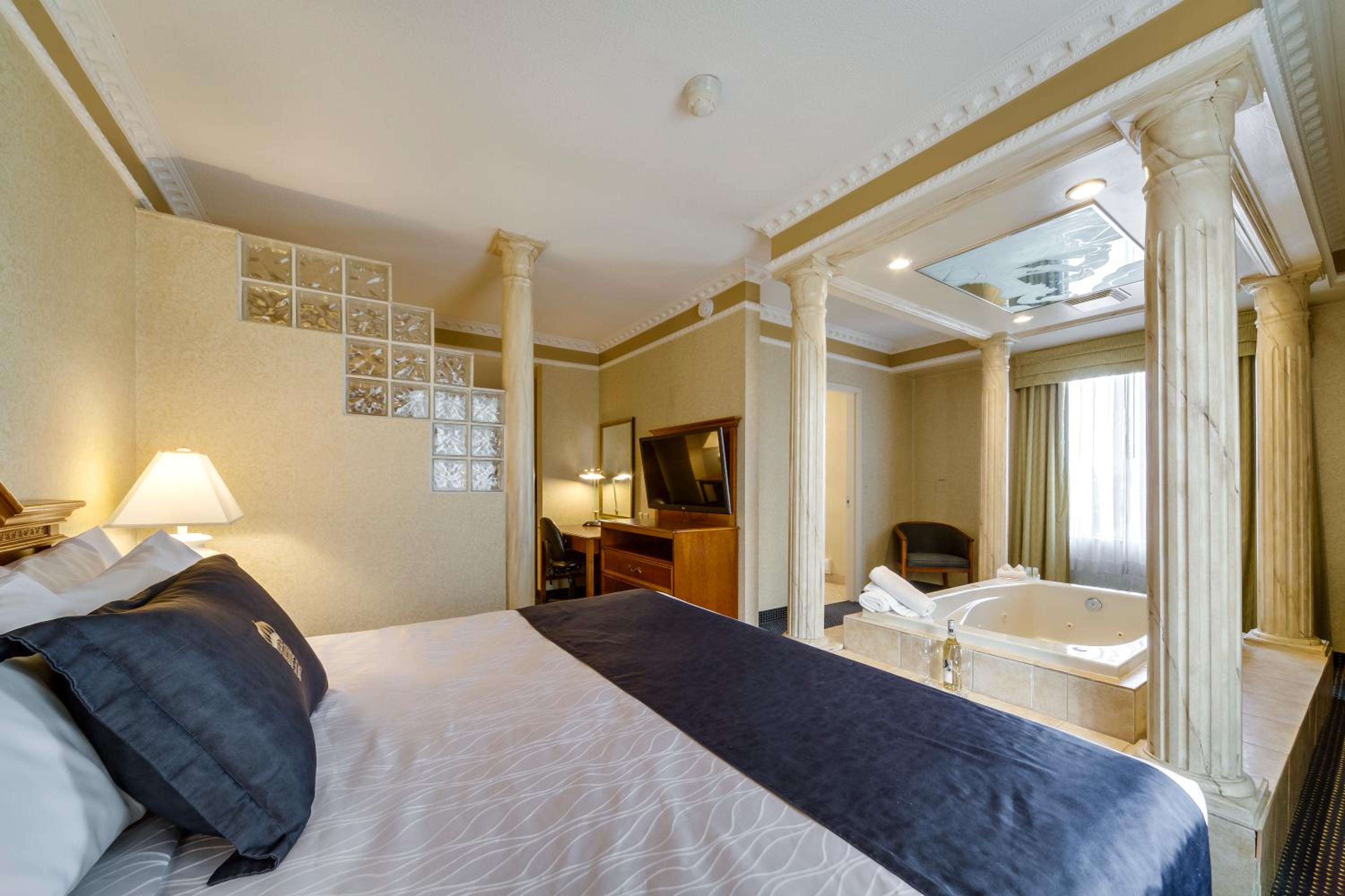Luxury King Suite With Jetted Tub - Photo 5