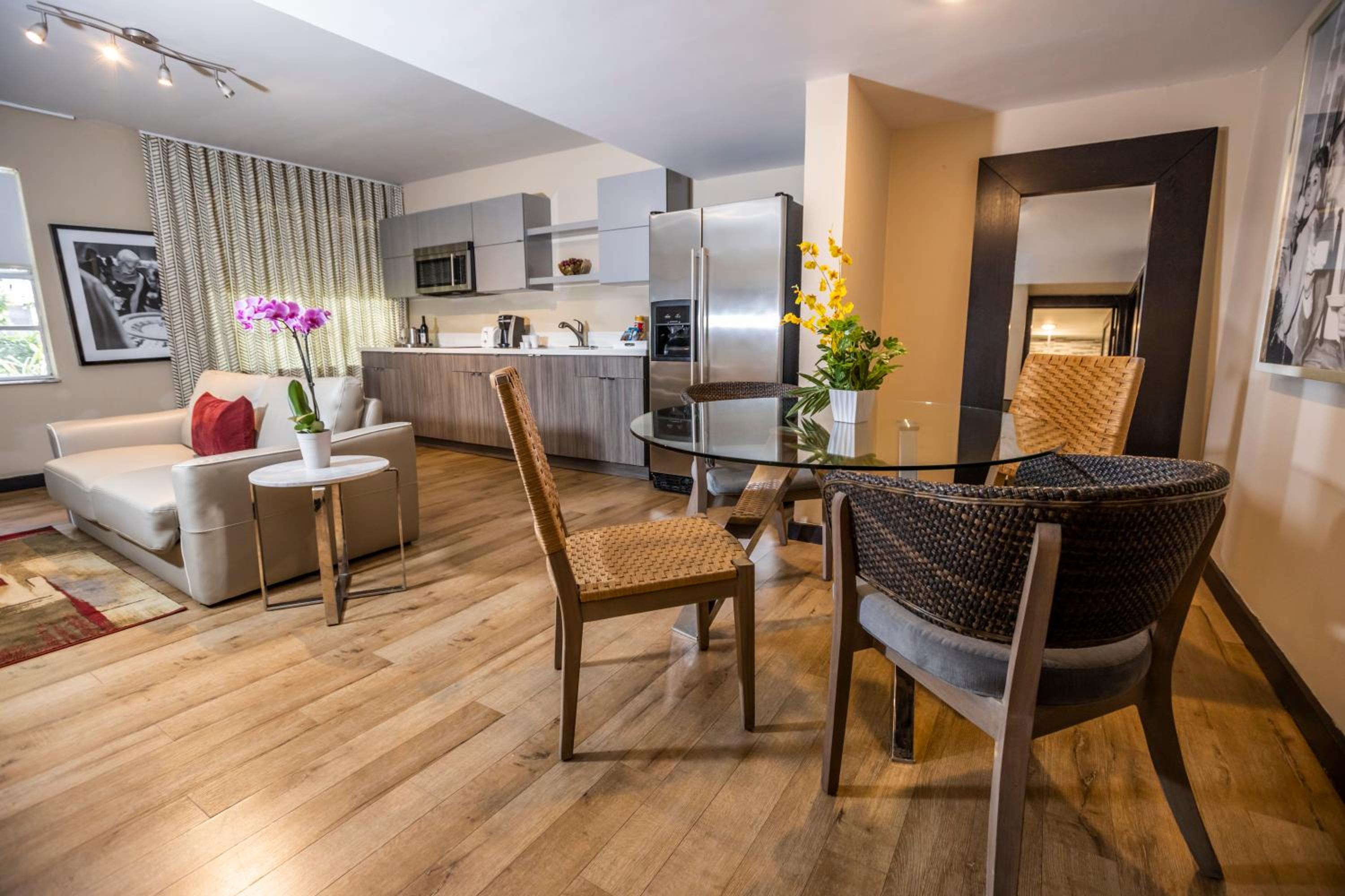 Deluxe Two Bedroom Suite - Photo 18