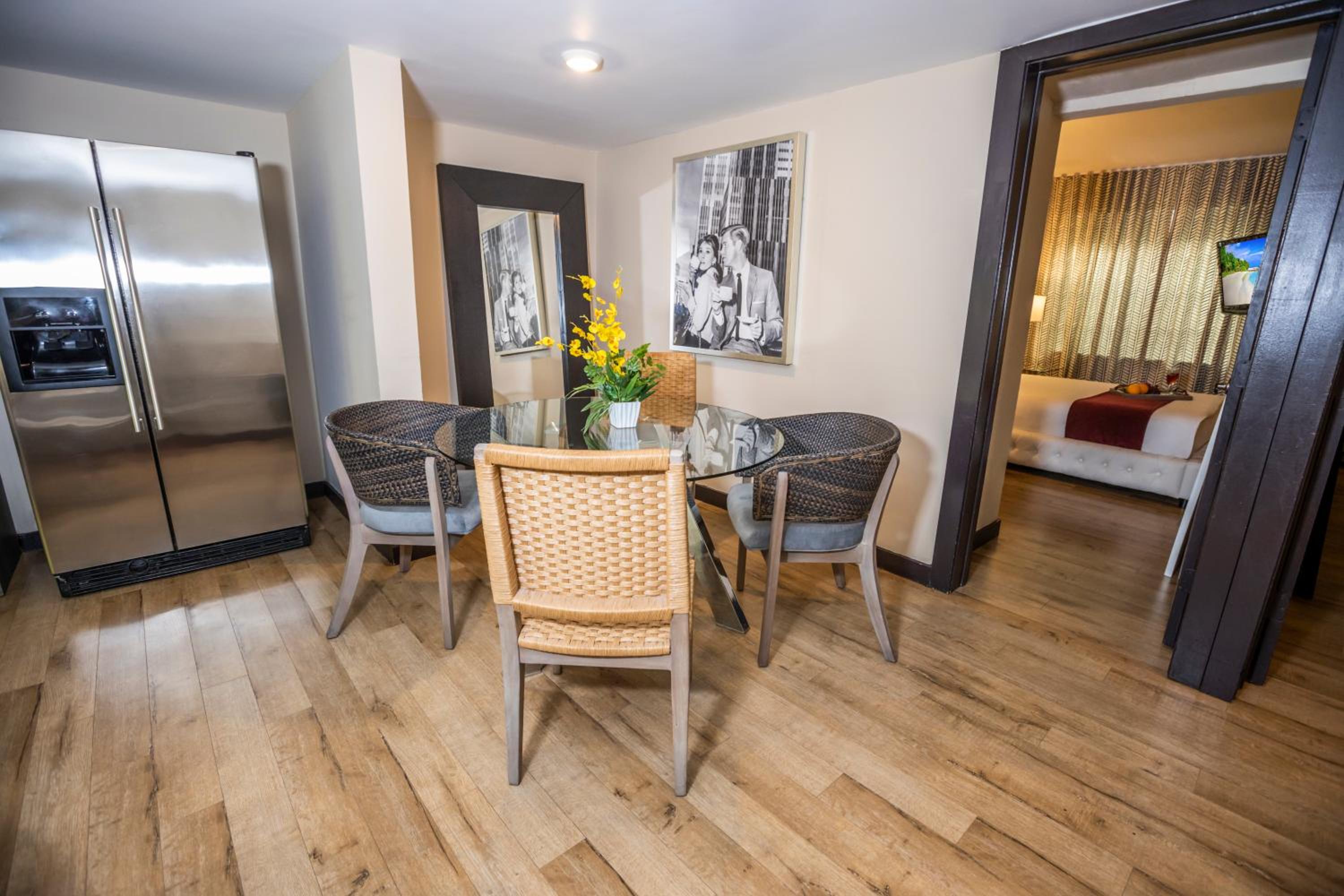 Deluxe Two Bedroom Suite - Photo 2