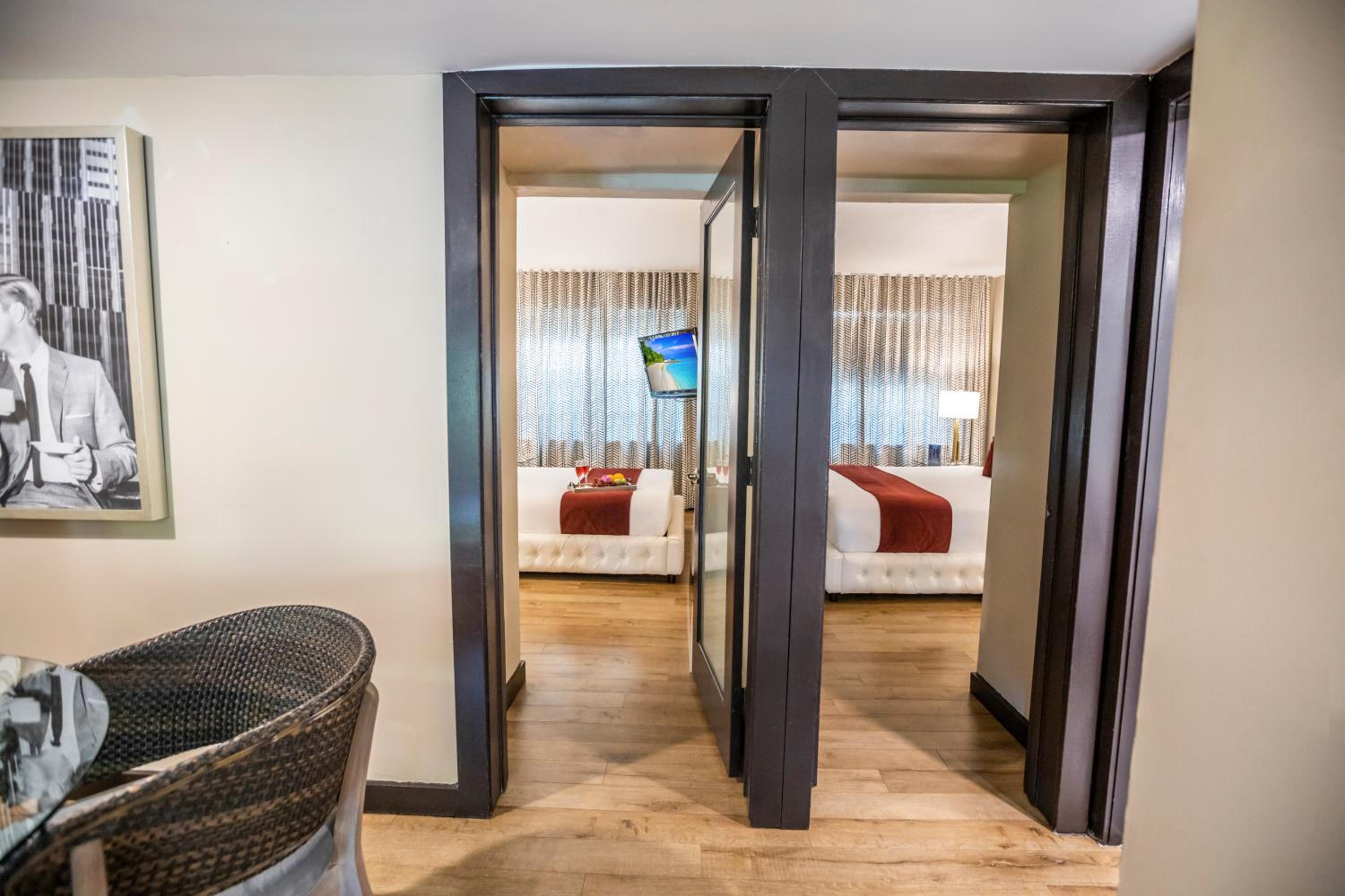 Deluxe Two Bedroom Suite - Photo 8