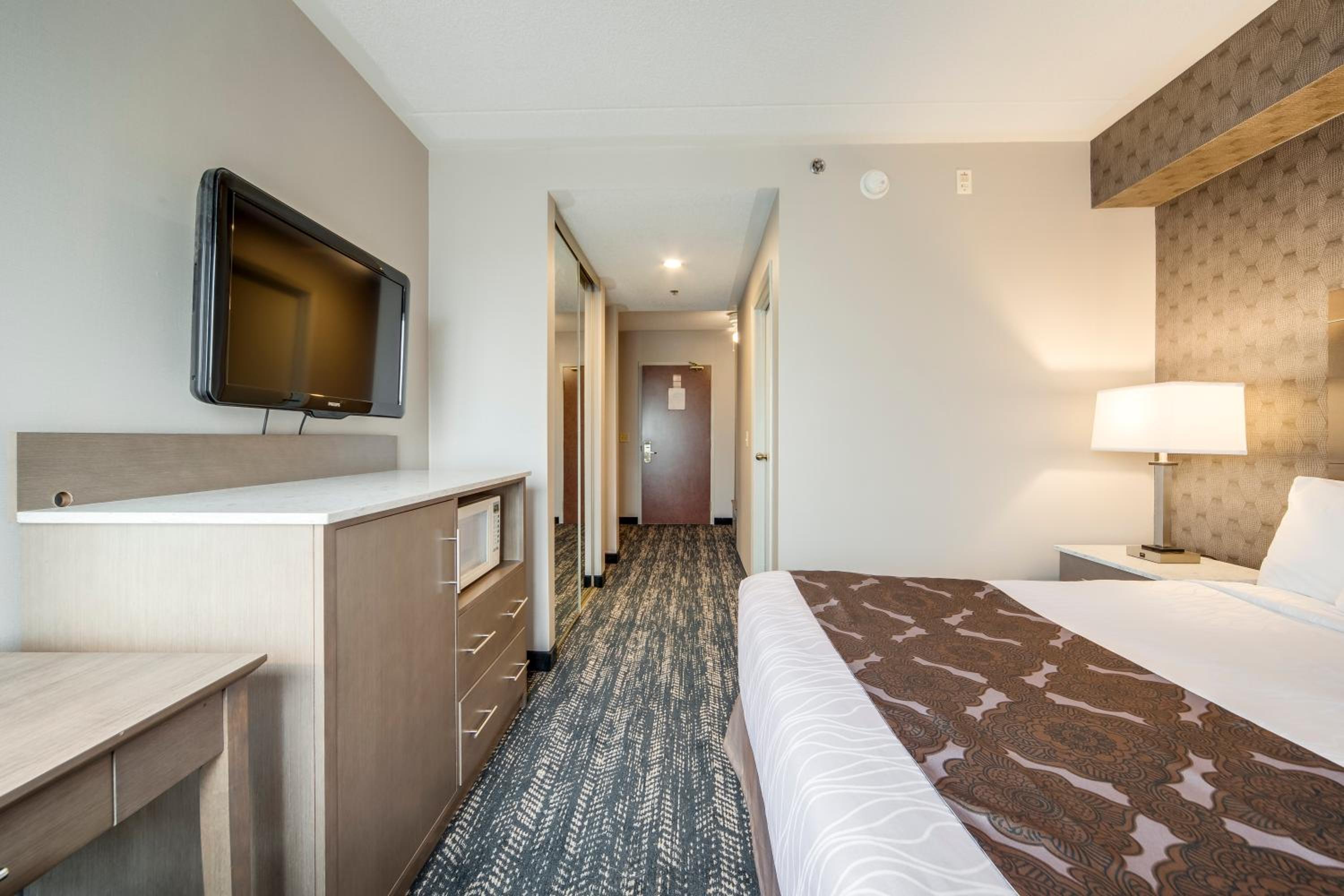 King Suite with Sofa Bed - Photo 4