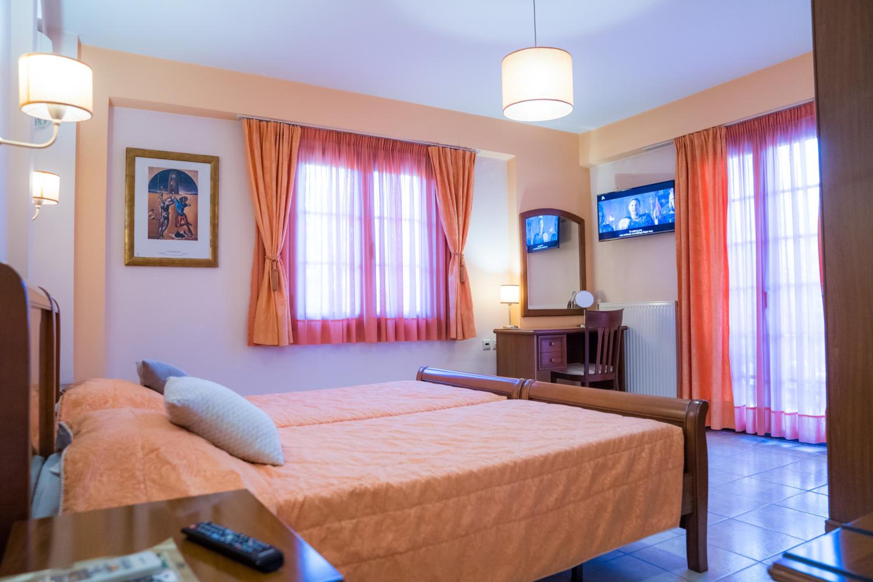 Standard Double or Twin Room with Balcony - Photo 9